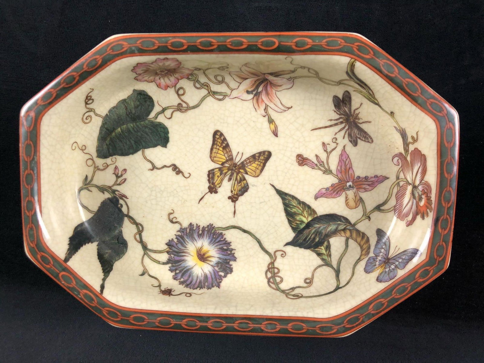 Oriental Pedestal Tray Potpourri Bowl Home Decor: Oriental Pedestal Tray Potpourri Bowl Home Decor A very elegant oriental beige with butterflies, vines, leaves, and flowers. This pedestal tray is in great condition with no known damages such as chip
