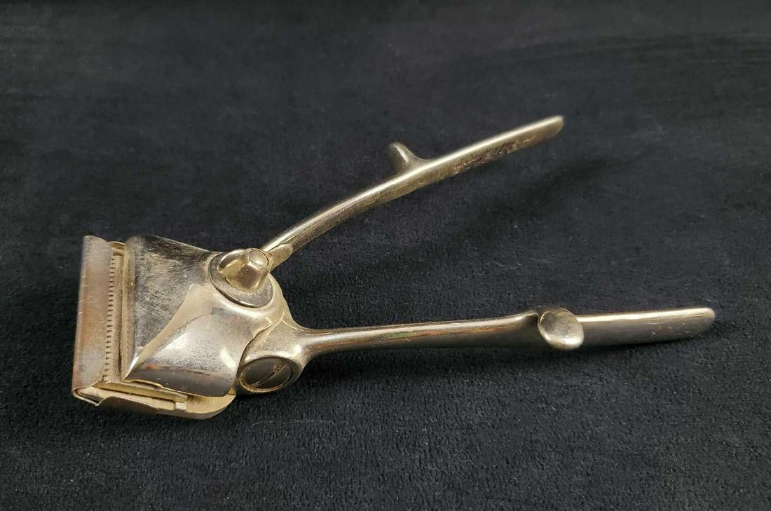 Rare Vintage W R Case And Sons Manual Hair Trimmer (1 of 8)