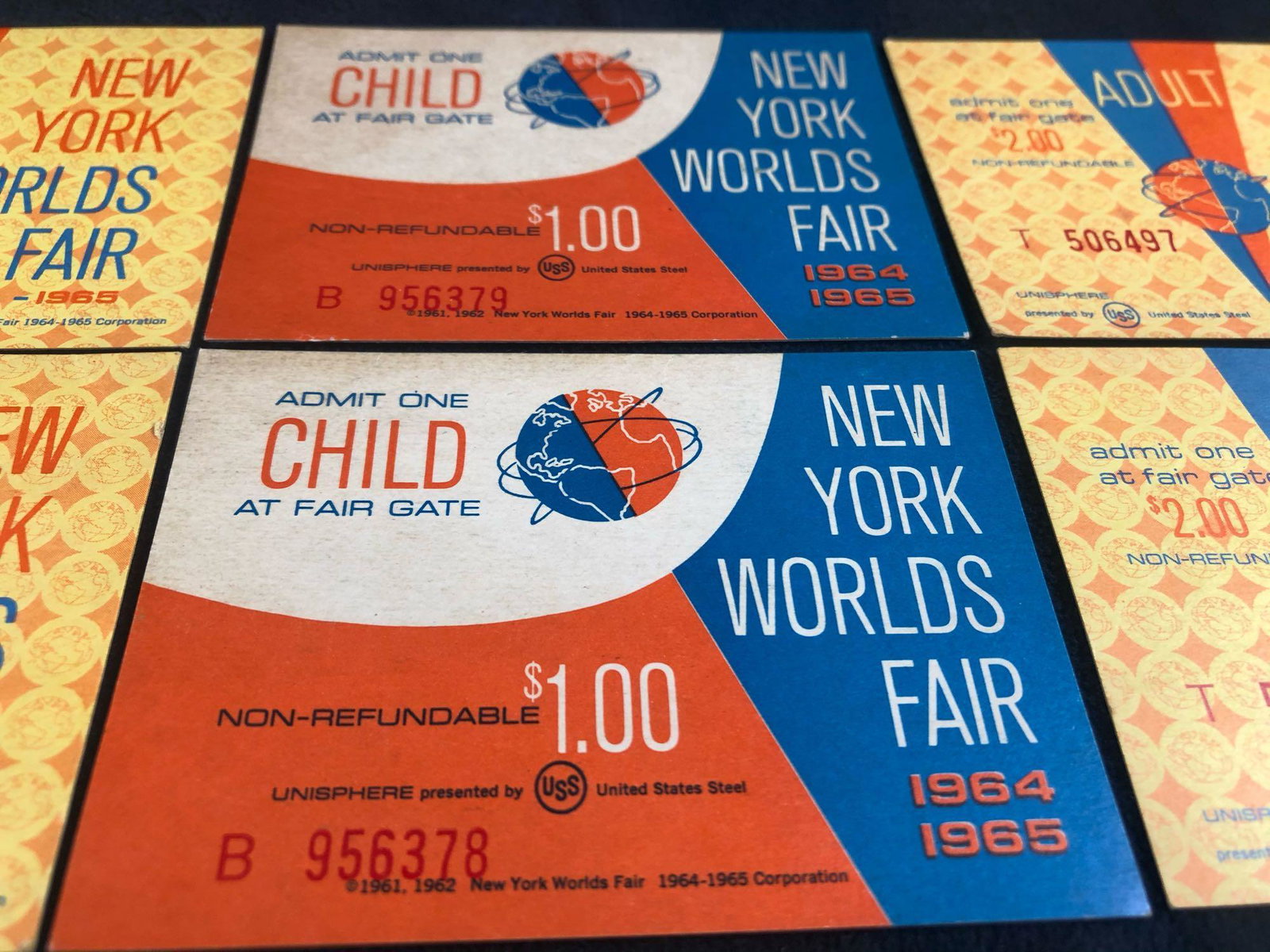 1964 1965 New York Wolds Fair Tickets & Commemorative: 1964 1965 New York Wolds Fair Tickets & Commemorative Coin . This very nice lot includes 6 tickets in Very good condition and 1 coin in fair condition