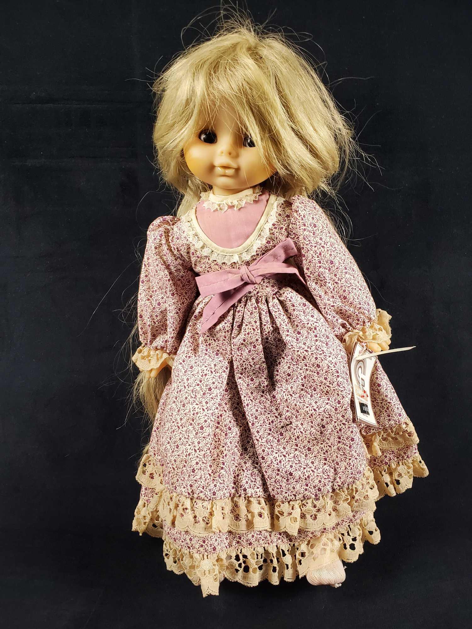 French Vintage Sleep Eyes Clodrey Langeais Girl Doll: Vintage doll by defunct French toy-maker, Compagnie Generale du Jouet (General Toy Company). Plush body with rubber limbs and head. Is approx 20" high. Wears a floral pattern dress and is missing shoe
