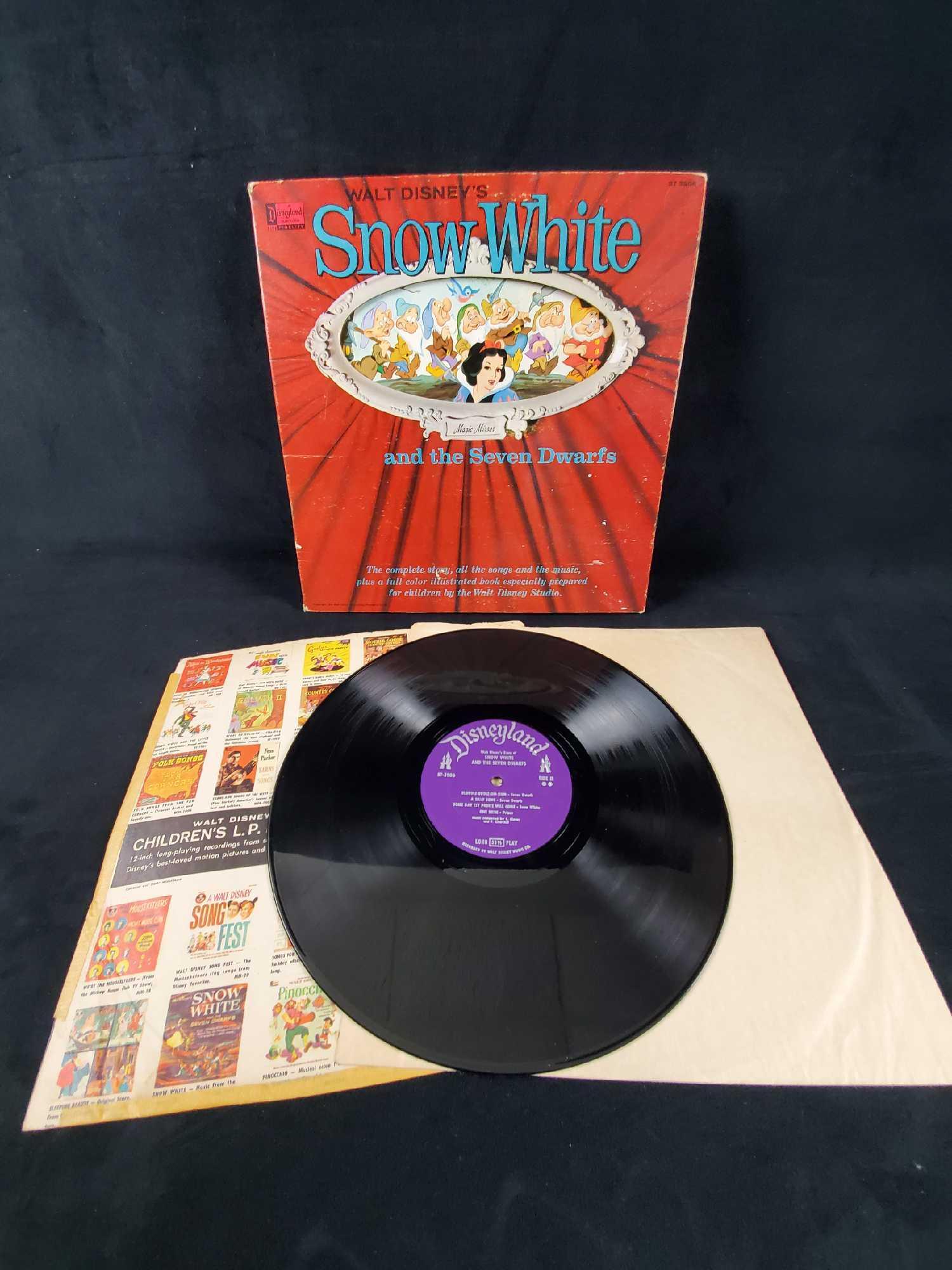 Vintage Vinyl Snow White Walt Disneyland Album (1 of 9)