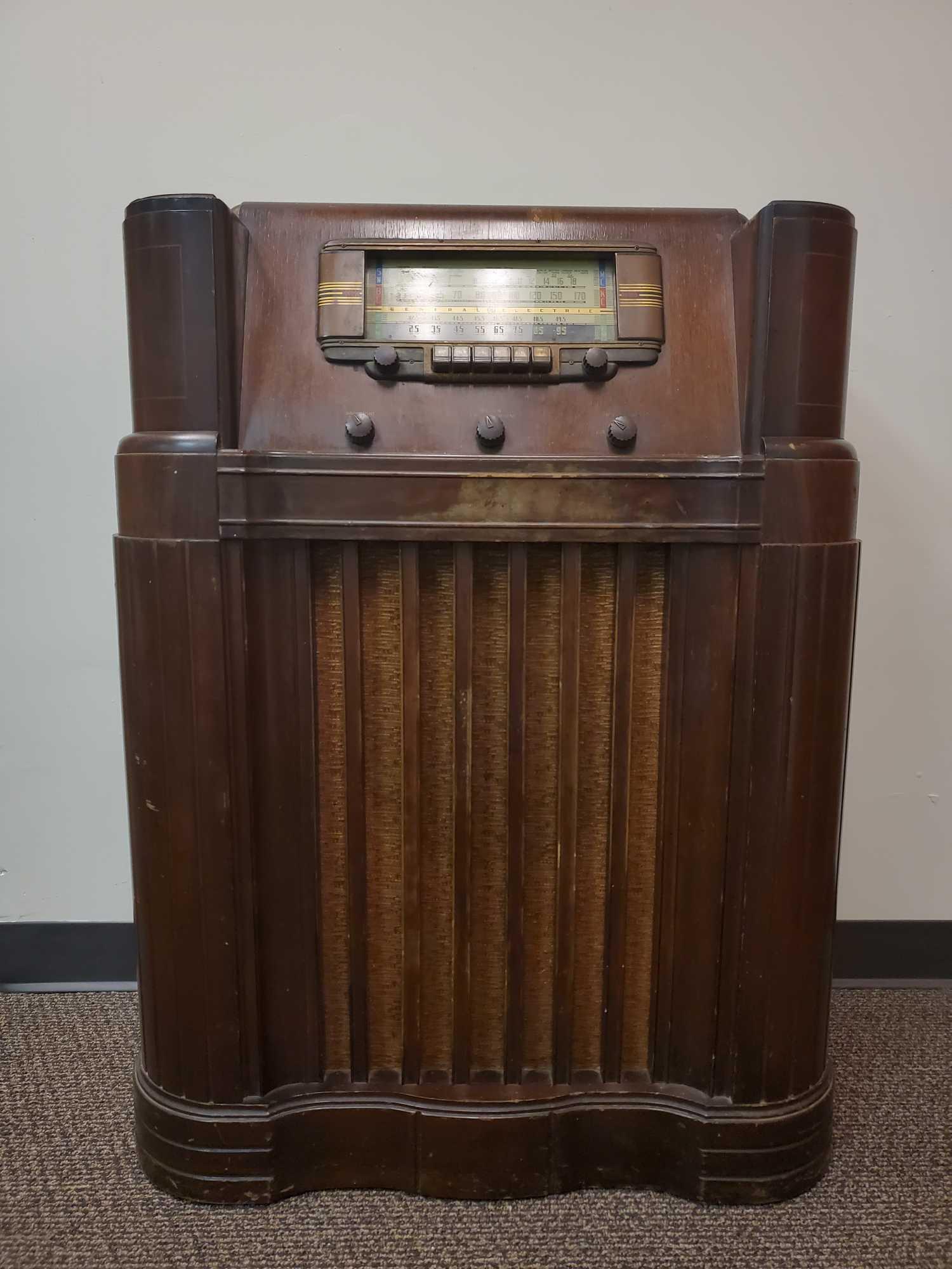 General Electric Vintage Large Radio LF 115: Large vintage tube radio from General Electrics (1942) with a wooden body. Wave bands = Broadcast, Short Wave plus FM or UHF. Electro Magnetic Dynamic LS Loudspeaker. Is approx 28 1/2" x 15" x 40." Ra