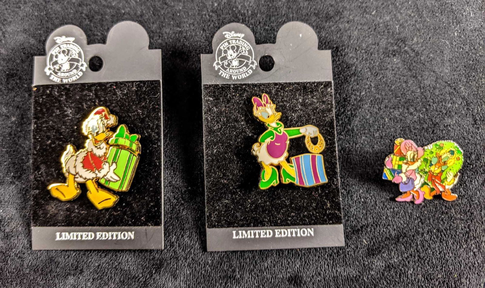 Disney Donald Duck Retired Christmas Pins (1 of 8)