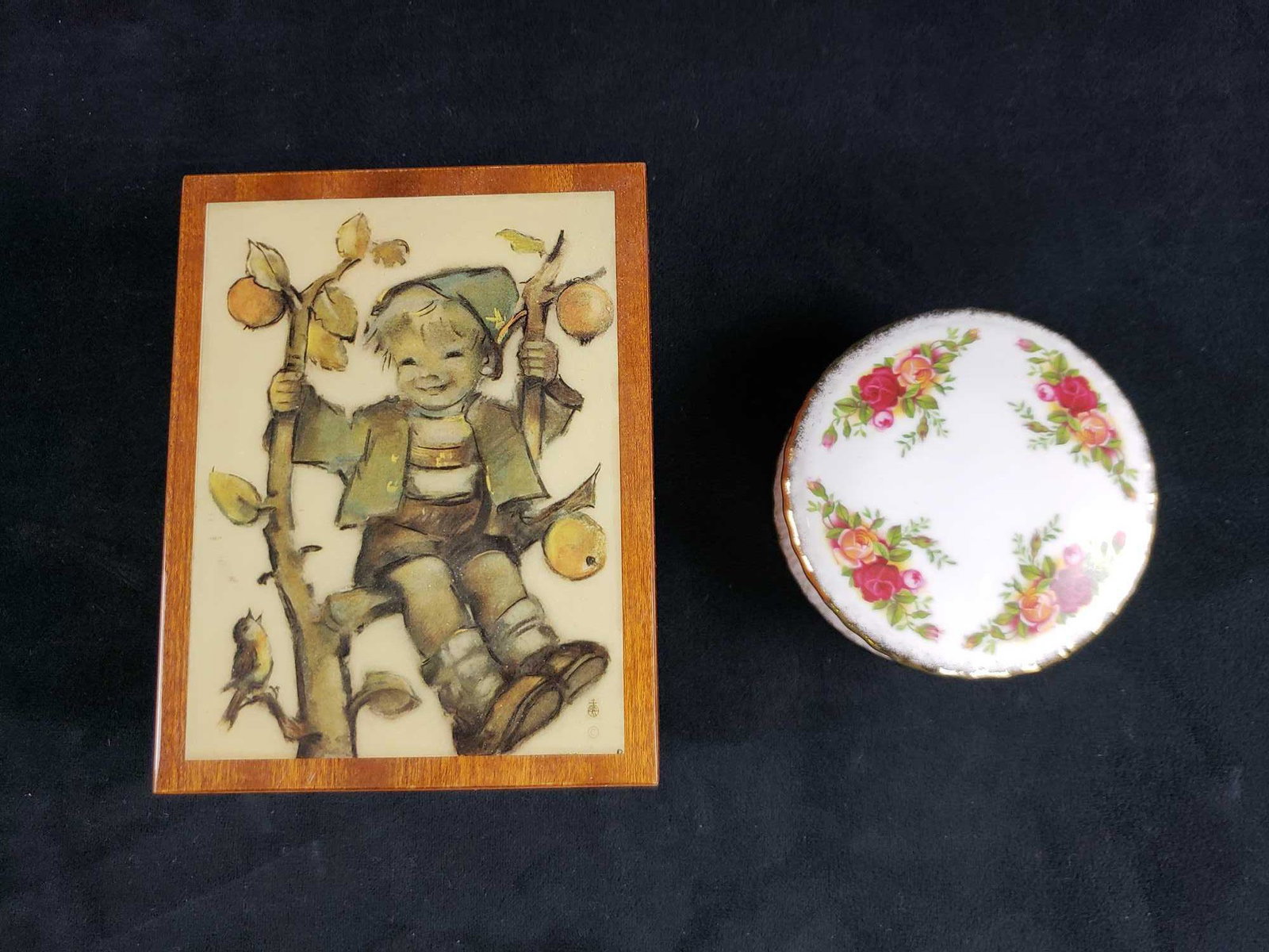 Lot of 2 Trinket Boxes: Lot of 2 Trinket Boxes. These two trinket boxes are in great used condition. The set contains: 1 Royal Albert Old Country Roses porcelain trinket box (3.75" D) 1 Swiss Musical Movement Sound of Music 
