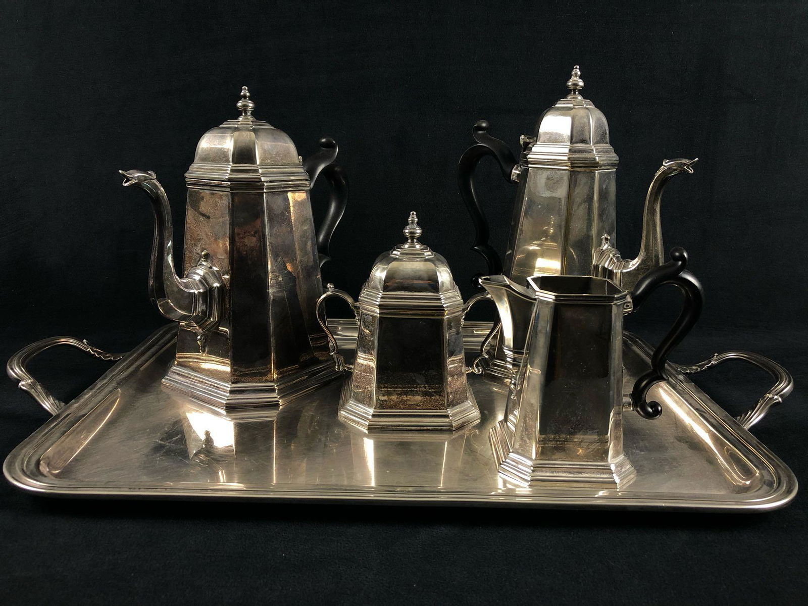 Vintage 5 Pc Silver plated Tea Set And Serving Tray: Vintage 5 Pc Silver plated Tea Set And Serving Tray. This set is in very good condition just needs a good polish. 5 Pc 8.5lbs