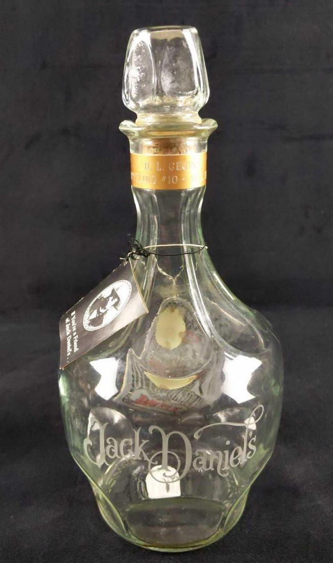 Vintage Jack Daniels Belle Of Lincoln Decanter: This is for one empty (sorry) 'Belle Of Lincoln' Jack Daniels decanter bottle. Bottle is approx 6" x 6" x 13". The bottle is in good. vintage condition with some wearing on the glass. It could do with