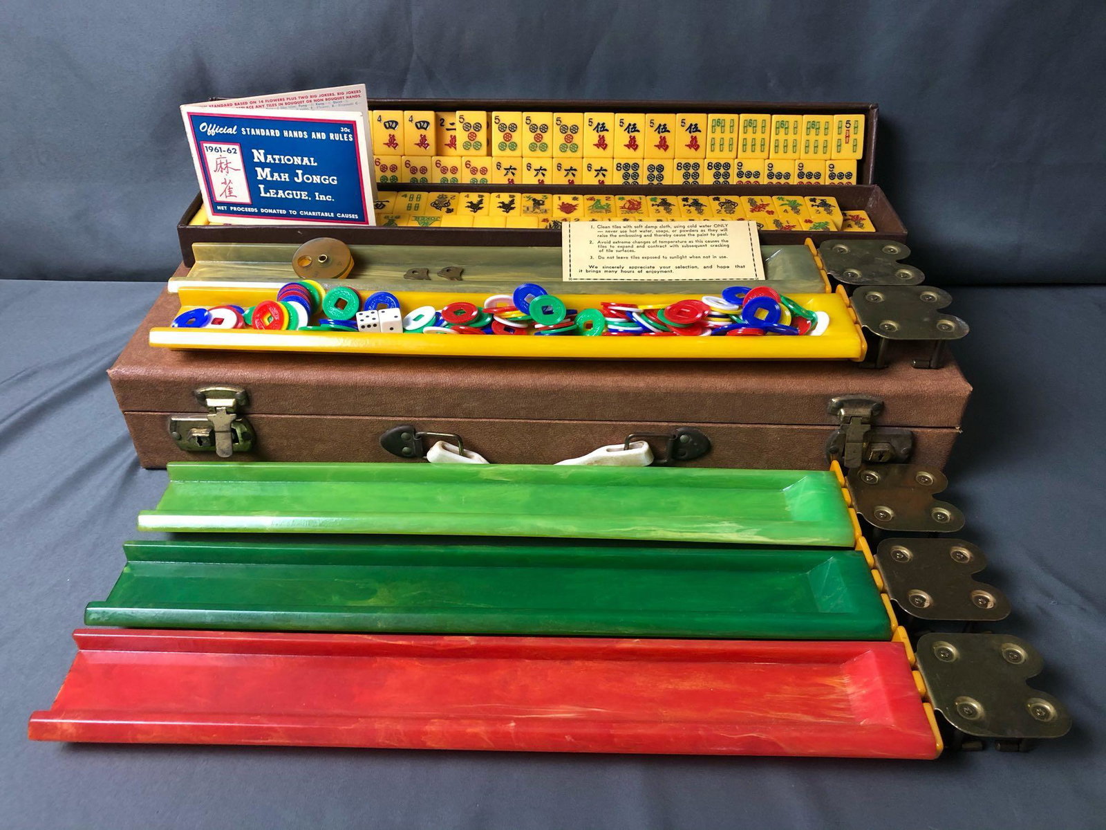 Antique Lowe Mah Jong 153 Butterscotch Catalin Tiles: Antique Lowe Mah Jong 153 Butterscotch Catalin Tiles Mahjong Set w/ 5 Racks & Case This Auction for an antique Lowe Mah Jong set in very good condition.Case has broken handle as pictured.There are 164