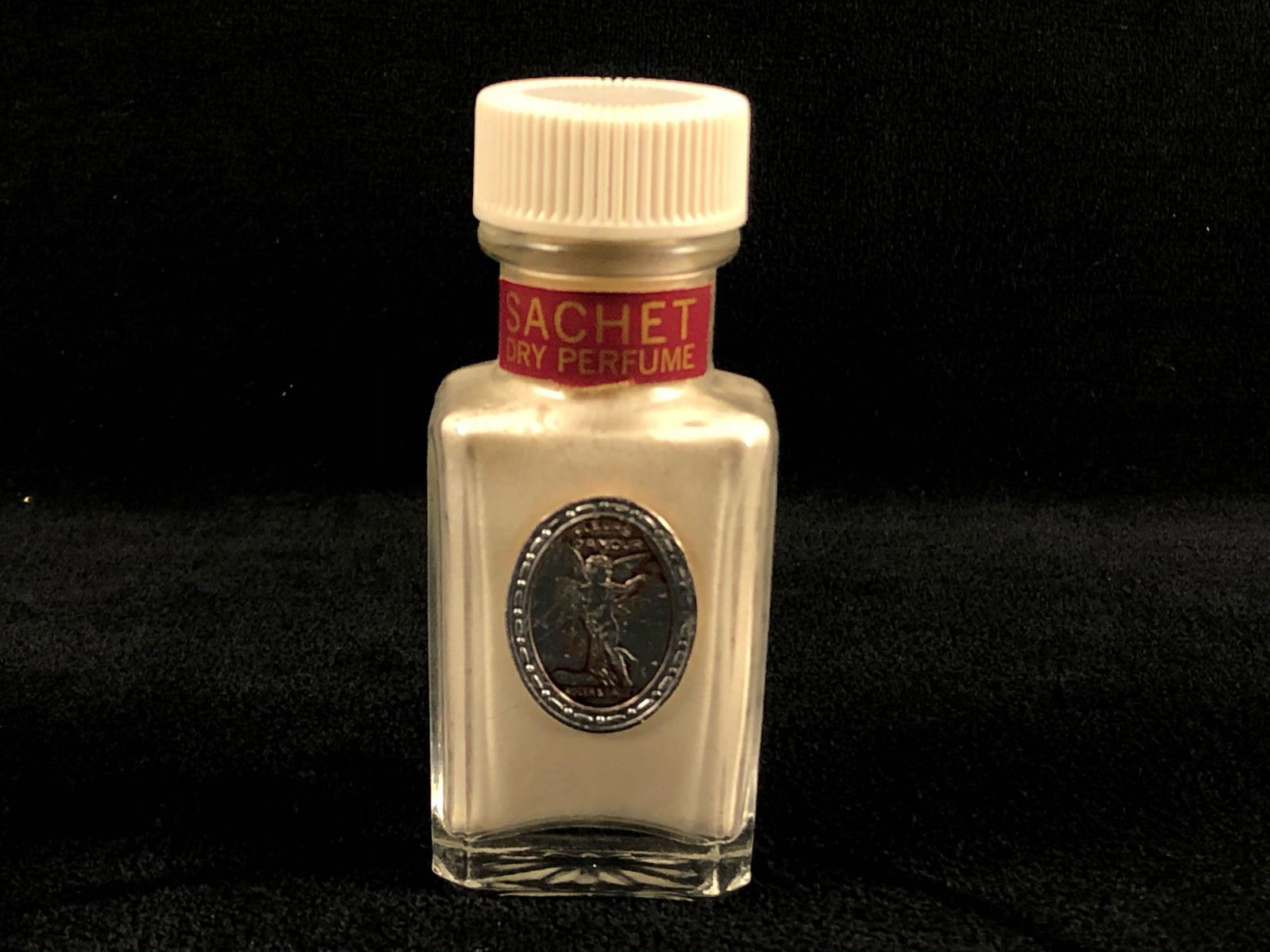 Rare Vintage Full Bottle FLEURS D'AMOUR Dry Perfume 1: Rare Vintage Full Bottle FLEURS D'AMOUR Dry Perfume 1 Oz By Roger & Gallet.This unused bottle of dry perfume smells amazing and powder is in excellent condition.Great addition to any perfume collectio