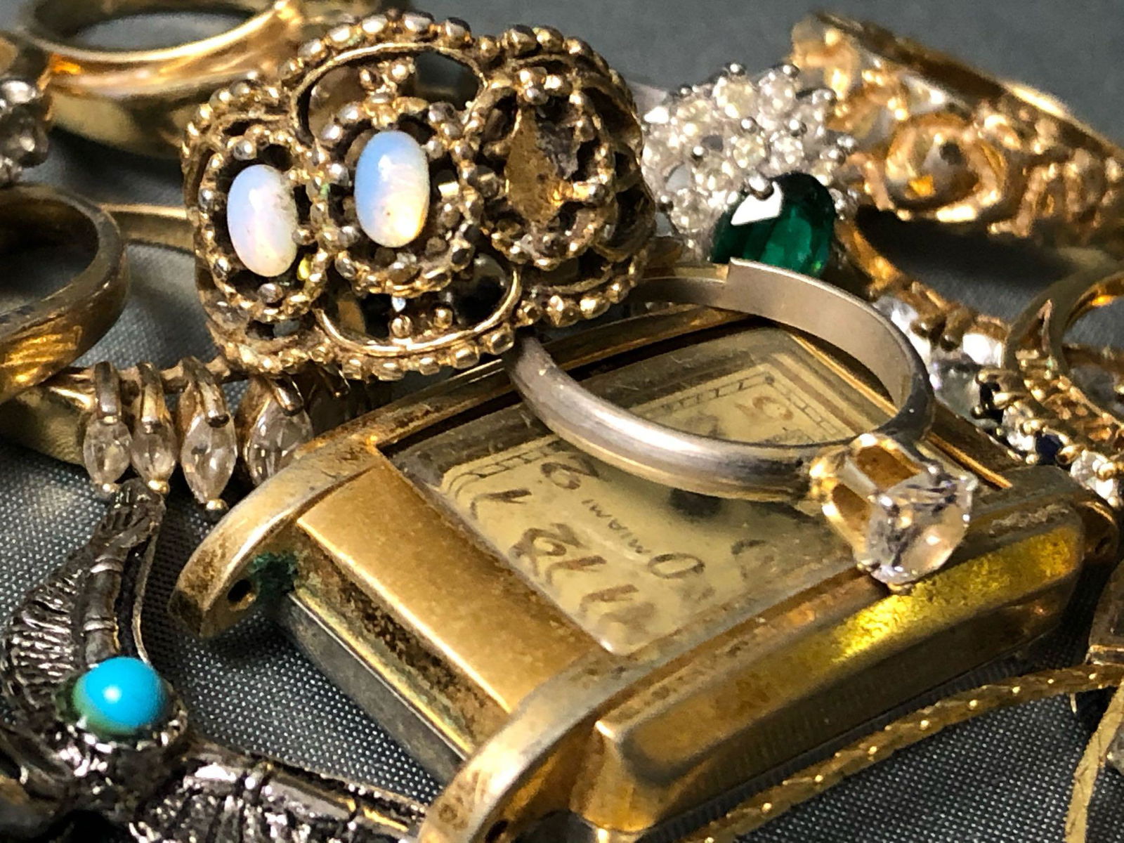 Vintage Lot Of Gold & Silver plated Jewelry: Vintage Lot Of Gold & Silver plated Jewelry.This lot includes the following : 3 silver plated rings 14 gold plated rings 1 silver plated charm 1 antique Miami windup gold plated watch 1 gold plated ch