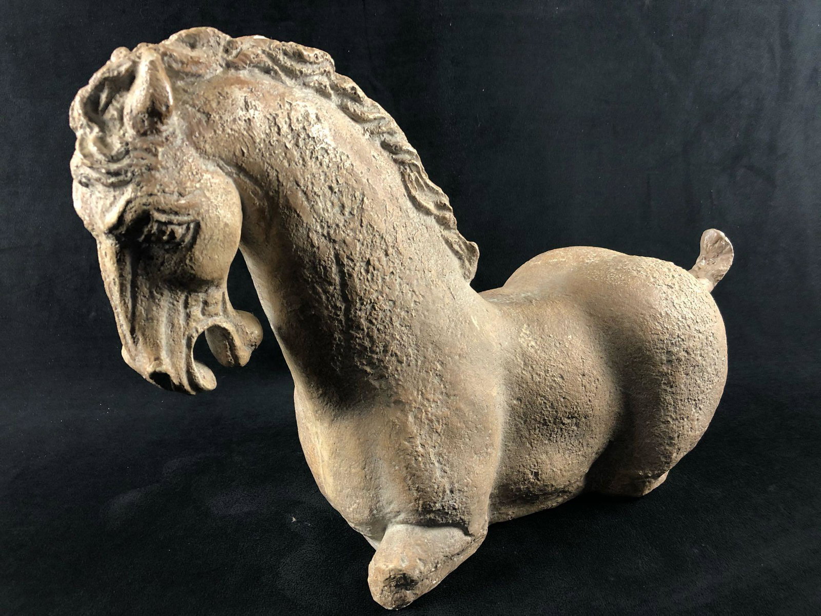 Vintage Plaster Stone Arabian Horse Sculpture Bust Home: Vintage Plaster Stone Arabian Horse Sculpture Bust .This stunning piece is very well mad and is in excellent condition with no cracks or breaks. Measurements are 18 lbs 19" x 13"