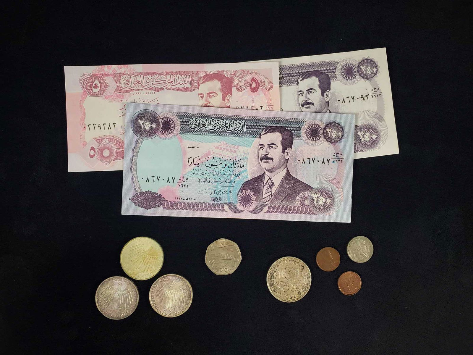11 Vintage Coin And Iraq And Saddam Hussein Bills: This lot includes: (2) 250 Dinars Bill With Saddam Hussein. Central Bank Of Iraq (1) 5 Dinars Bill With Saddam Hussein. Central Bank Of Iraq (1) 10 Mark 1972 G - Munich Olympic Games. Silver 0.6250 (1