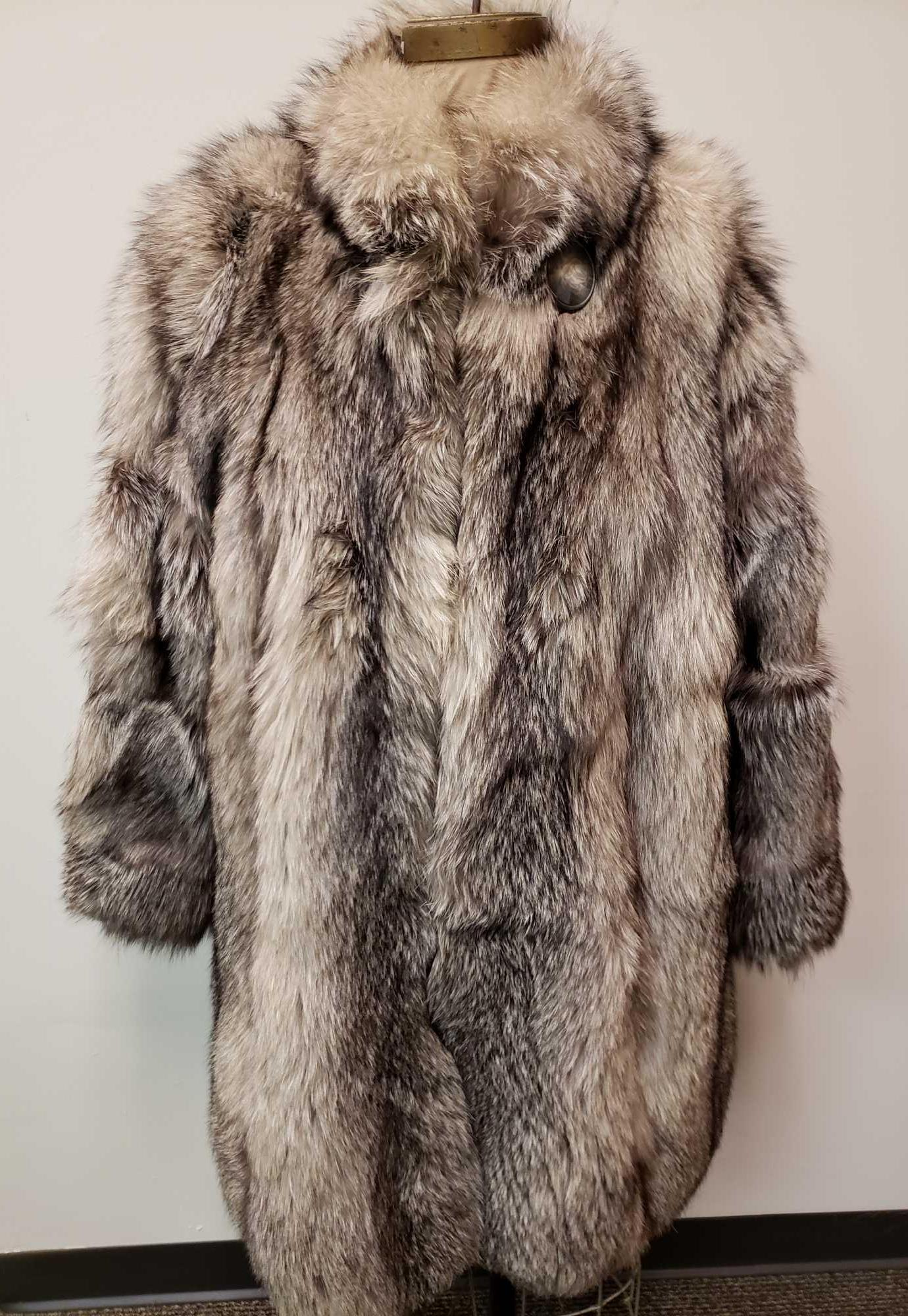 Lunardo Pellicceria Mid Length Silver Fox Fur Coat (1 of 7)