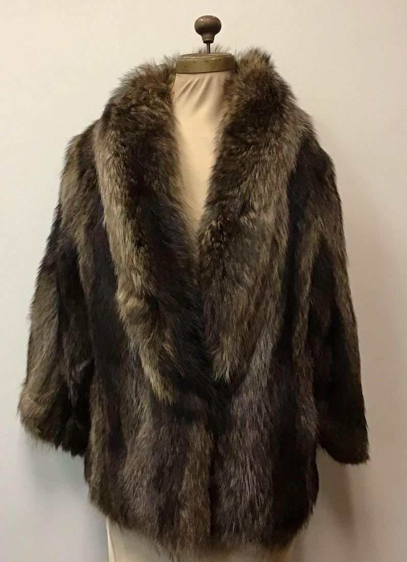 Raccoon with Fox Fur Coat Jacket Vintage Fashion: Raccoon with Fox Fur Coat Jacket Vintage Fashion. Made by an unknown manufacturer. This coat features a brown interior linen, two exterior pockets and two hook and clips. It is in good used condition 