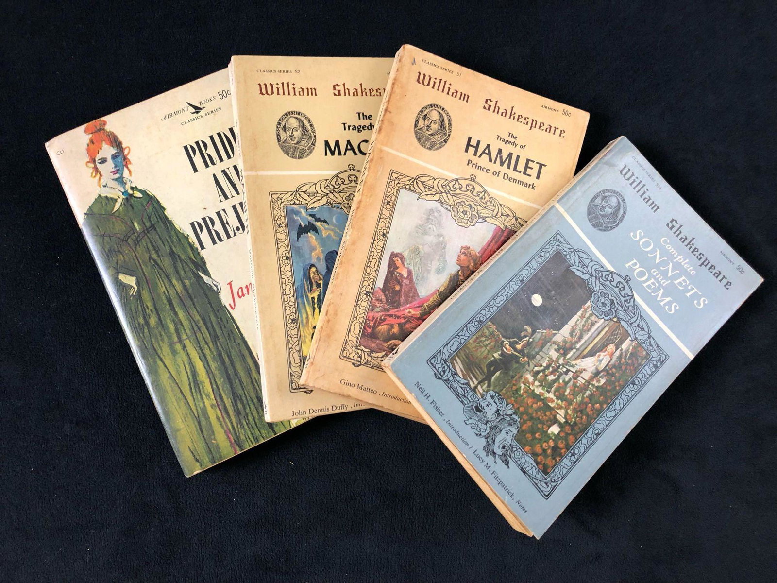 Lot of 4 Vintage Paperbacks Hamlet Macbeth Pride and: Lot of 4 Vintage Paperbacks Hamlet Macbeth Pride and Prejudice Shakespeare Jane Austen Sonnets Poems All the books are in a protective plastic sleeve. The books and specific condition are listed below