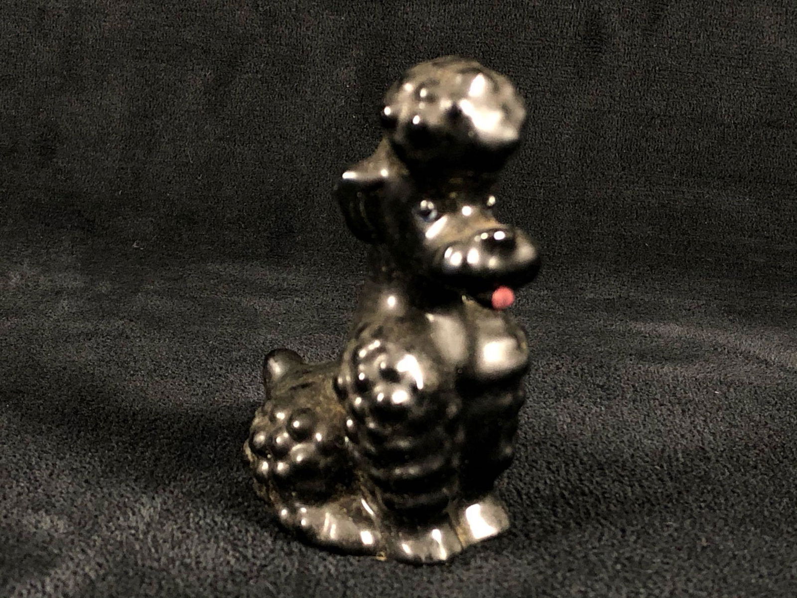 Vintage West Germany Goebel KT167 Hand Painted Seated: Vintage West Germany Goebel KT167 Hand Painted Black Poodle.This figure is in great condition with no crazing. Please view all our pictures they are part of our description. This lot includes the foll
