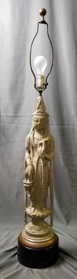 Chinese Guan Yin Goddess Asian Table Lamp: This vintage large tan, brown, and black table lamp depicts Asian god Guan Yin. The lamp maker is unknown and is undated. The base is black with a brown fade into the grayish tone of the statue. The l