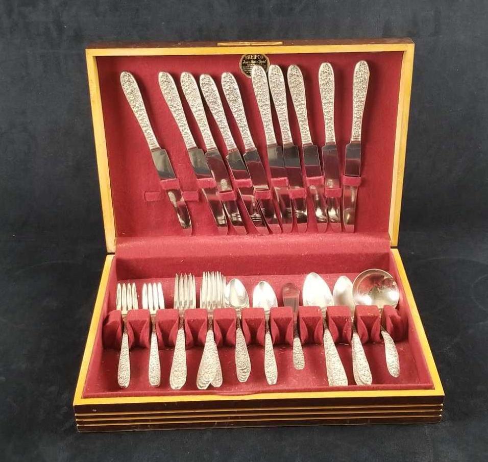 National Silver Co AA Silverware Set: National Silver Co. AA silver plated, Narcissus pattern, 1936. Lot includes a mix of pattern on back and no pattern on back. All the same maker, in good vintage condition with tarnishing and surface s