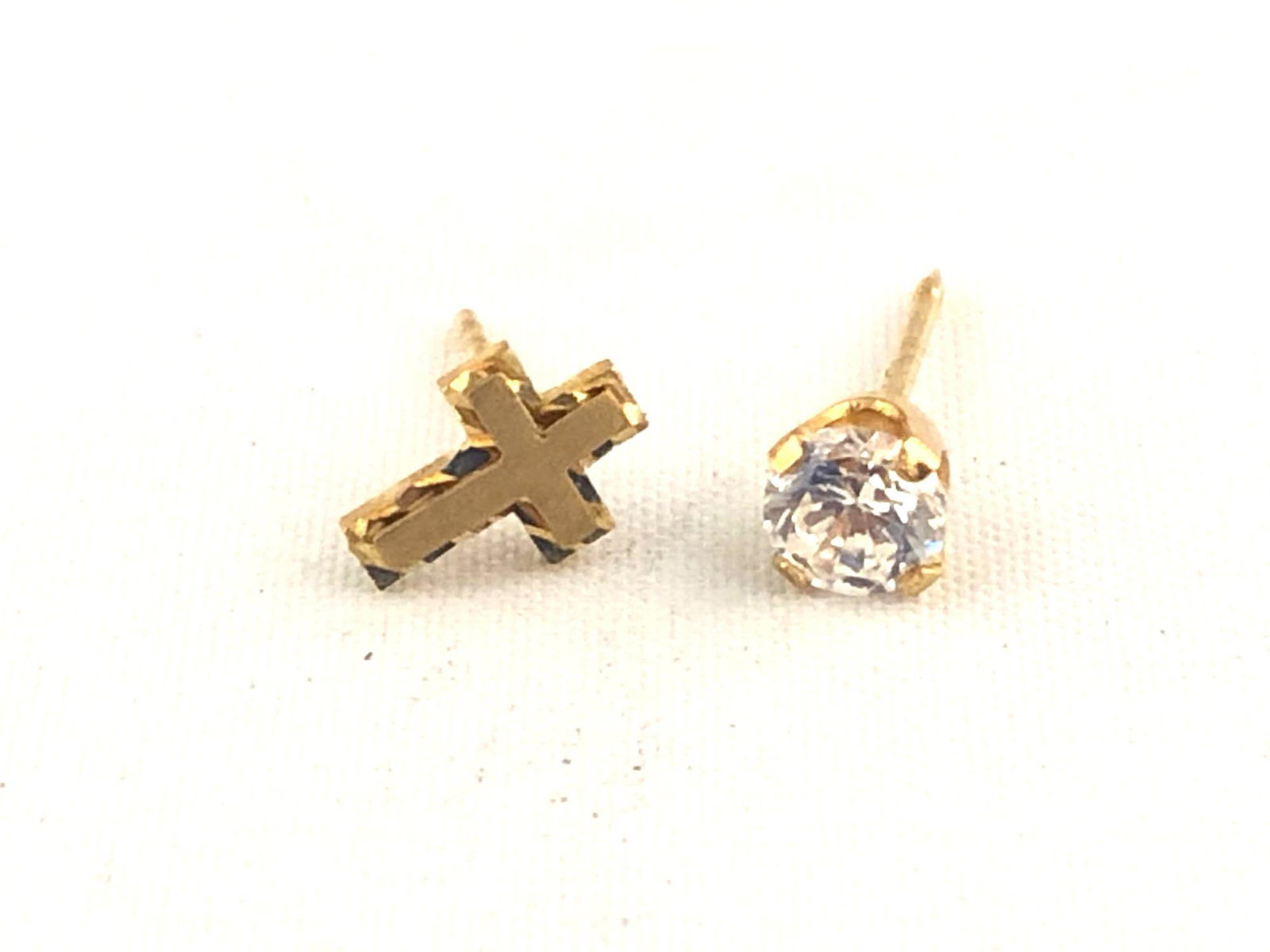 Authentic 10K & 14K Yellow Gold Cz Diamond stud & Cross: Authentic 10K & 14K Yellow Gold Cz Diamond stud & Cross Earrings. DETAILS: Metal : 10K 14K Gold Color : Yellow Stones : CZ Size : Stud Maker : Unknown Hallmarks : 10K & 14K Weight : 1.3 g Condition : 
