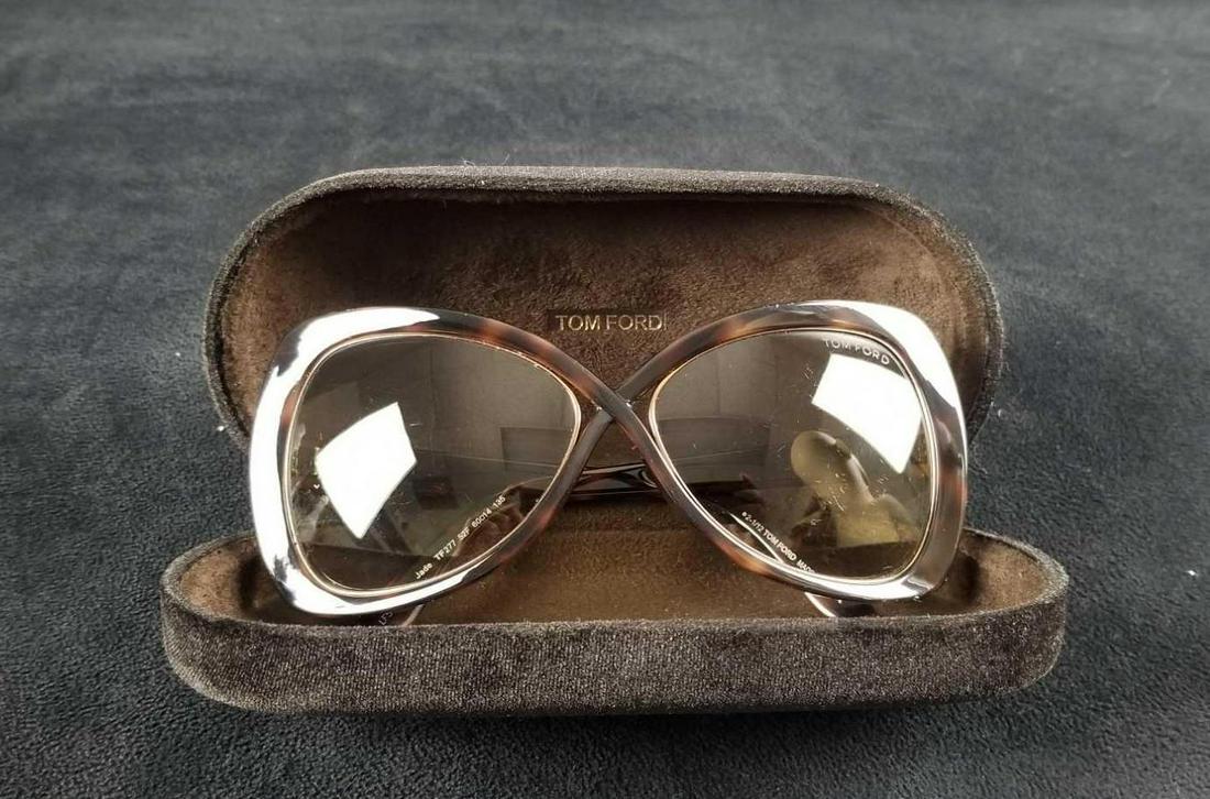 Tom Ford Jade TF277 Womens Sunglasses Suede Case: Tom Ford Tortoise Brown, Jade TF277 52 F, women sunglasses. Made in Italy. Brown plastic lens with Tom Ford etched in the left upper corner. Glasses come in brown suede case. They are preowned and in 