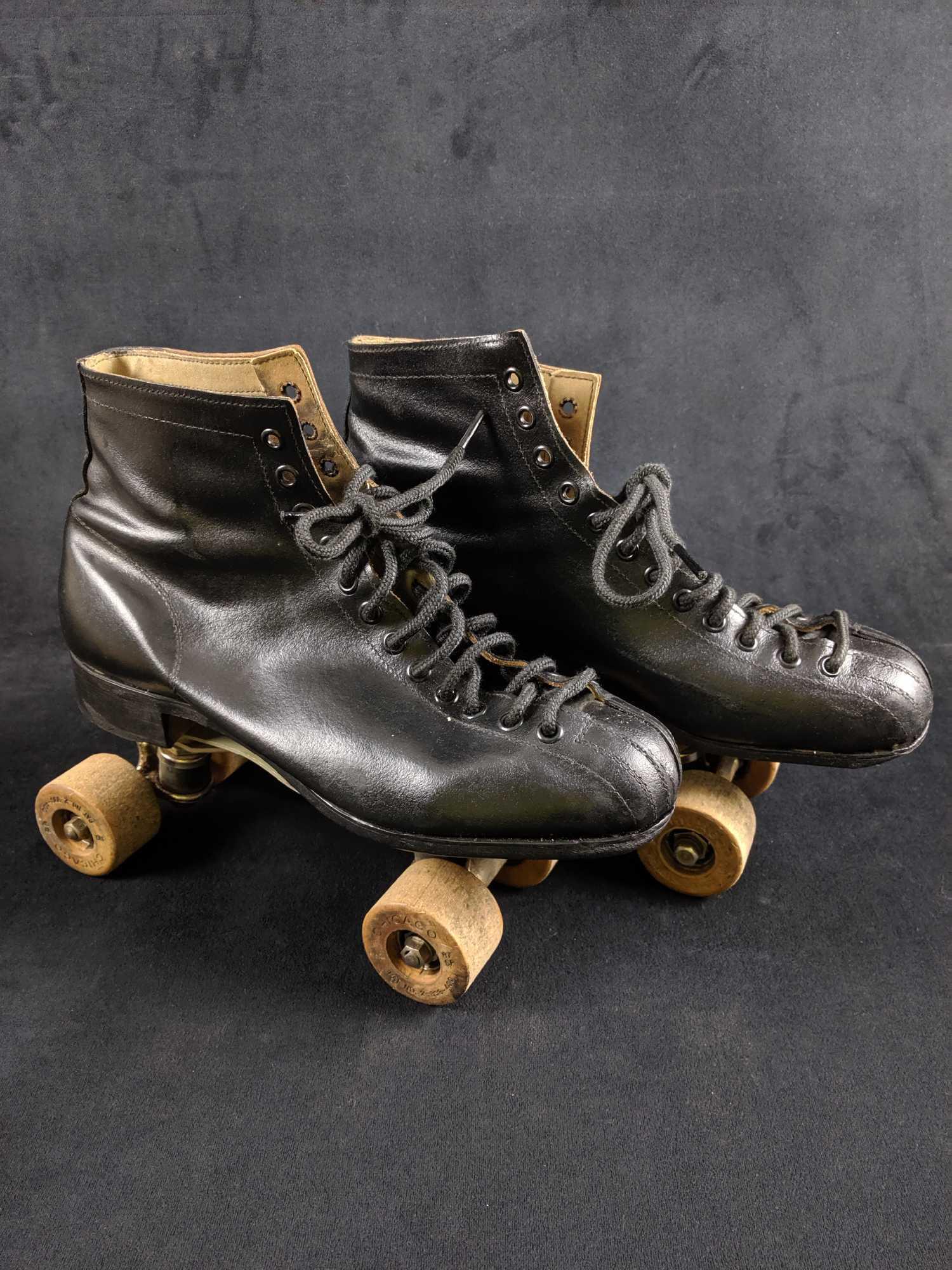 Vintage Mens Chicago Black Rollerskates With Carrying: Vintage Chicago black roller skates. Stamp on bottom of the plates read "CHICAGO Roller Skate Co Ware Bros. Pat Aug 15,1914. Made in the U.S.A." Measurements for the boots is 11" in length. It appears