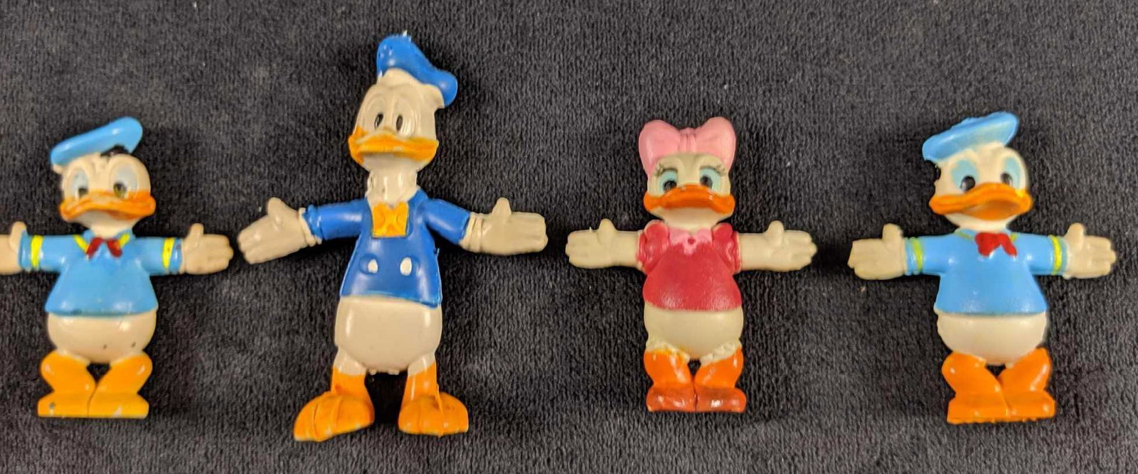 Disney Vintage Donald Duck Bendy Figures: Comes with three bendy Donald Duck figures and one Daisy Duck.Most are approx 1" x 2". The taller Donald is approx 1" x 3". The figures are in good, vintage shape with only the taller Donald missing s