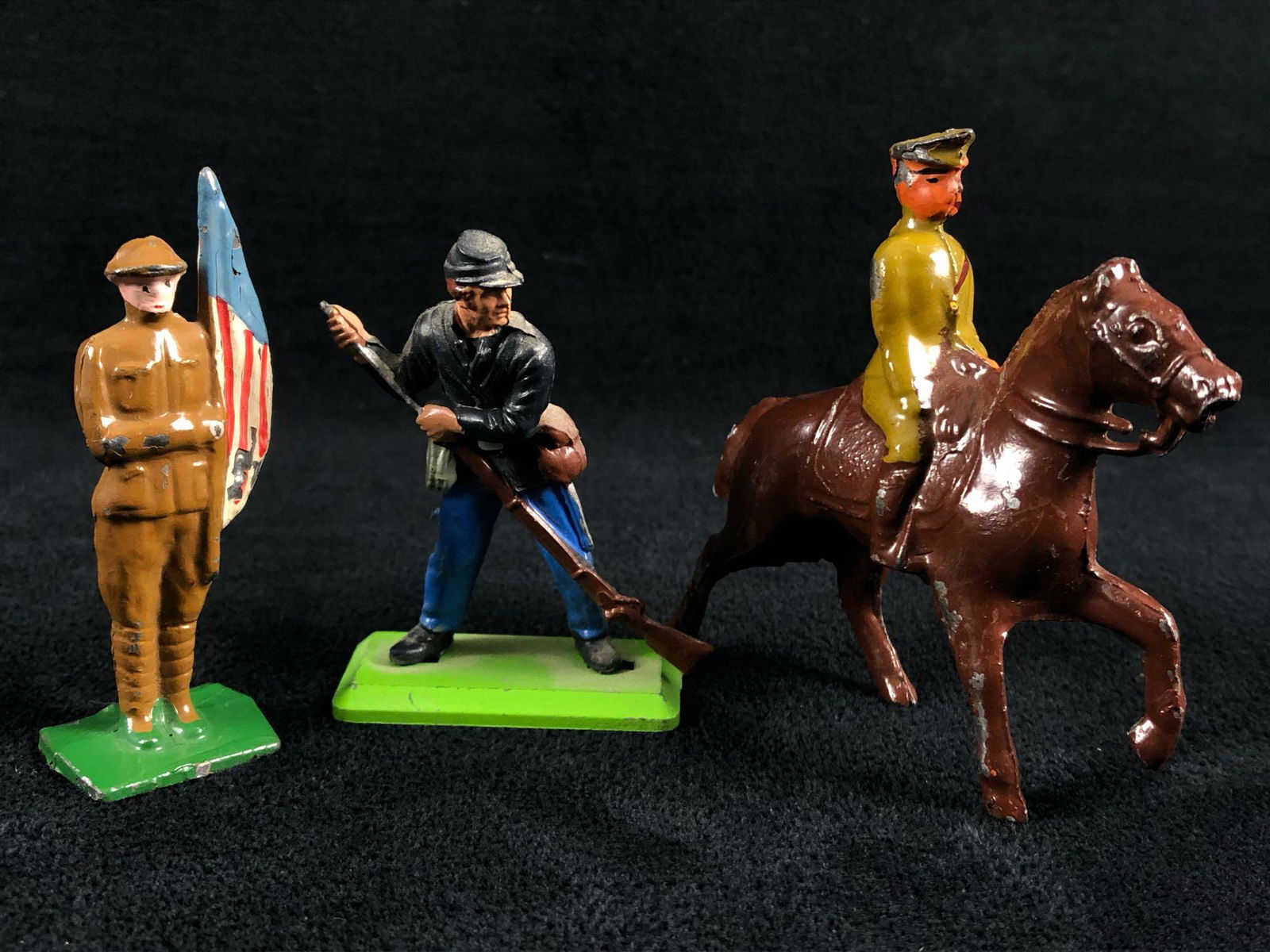 Antique Mixed lot Of Hand Painted Lead & Cast Iron: Antique Mixed lot Of Hand Painted Lead & Cast Iron Civil & WWII 2" Figures.This antique lot includes 3 hand painted figures in Good - Very Good Condition . Some with scrapes and paint chips .Please lo