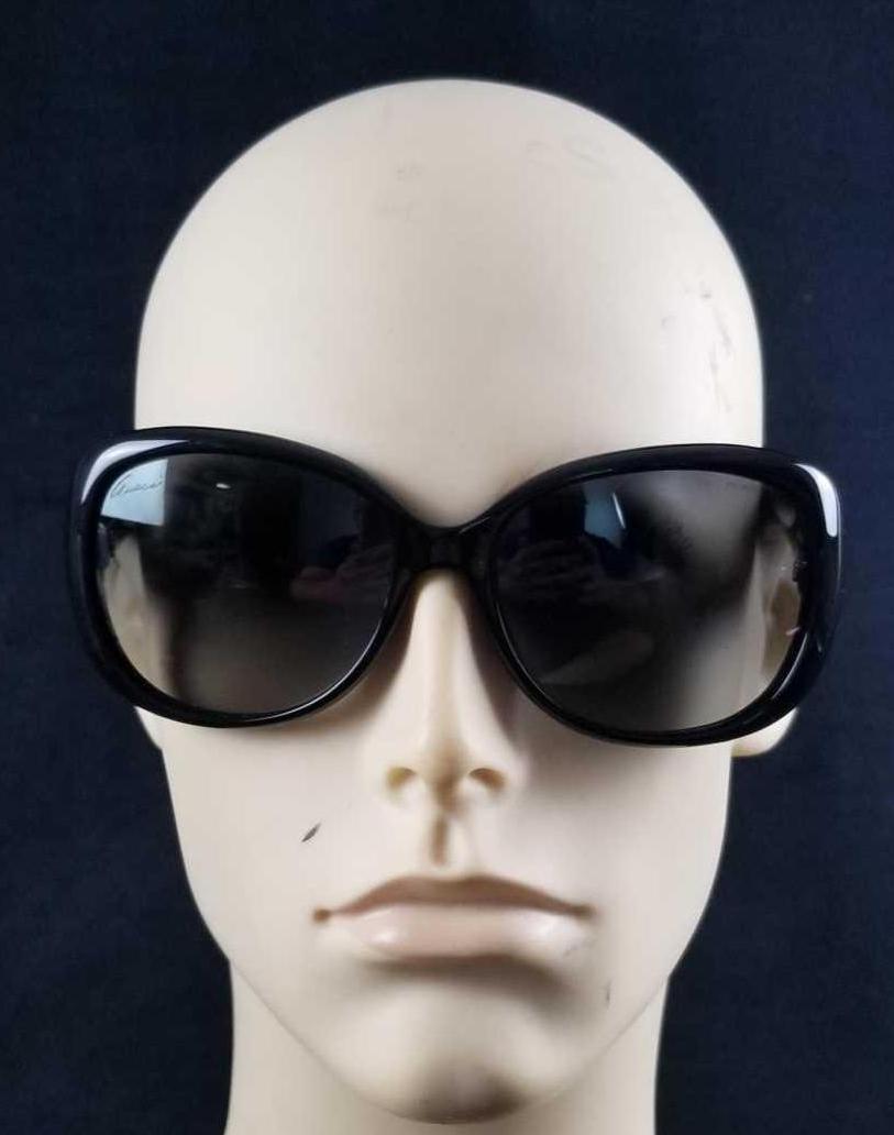 Gucci Red Green Women Sunglasses gg3644s: Gucci Red Green Women Sunglasses style gg3644s. Made in Italy. Polarized black plastic lens and has Gucci logo in the upper right lens. Refer to photos as they are part of the description. They are in