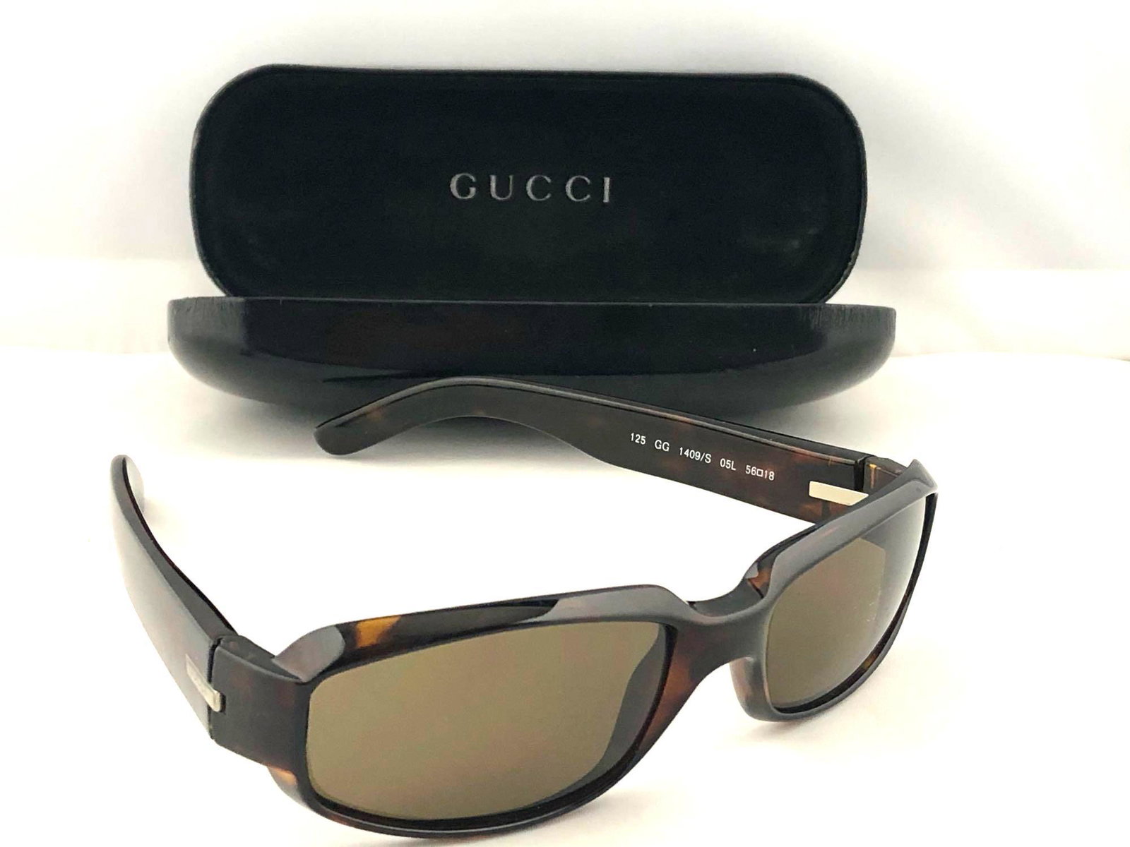 Authentic Gucci 125 GG 1409/S 05L 56.18 Tortoise: Authentic GG 1409-S Gucci Sunglasses Tortoise Frame Made in Italy Brown Lovely sunglasses in very good pre-owned good condition with light scratches on left lens when worn not visible. Marked Left: 12