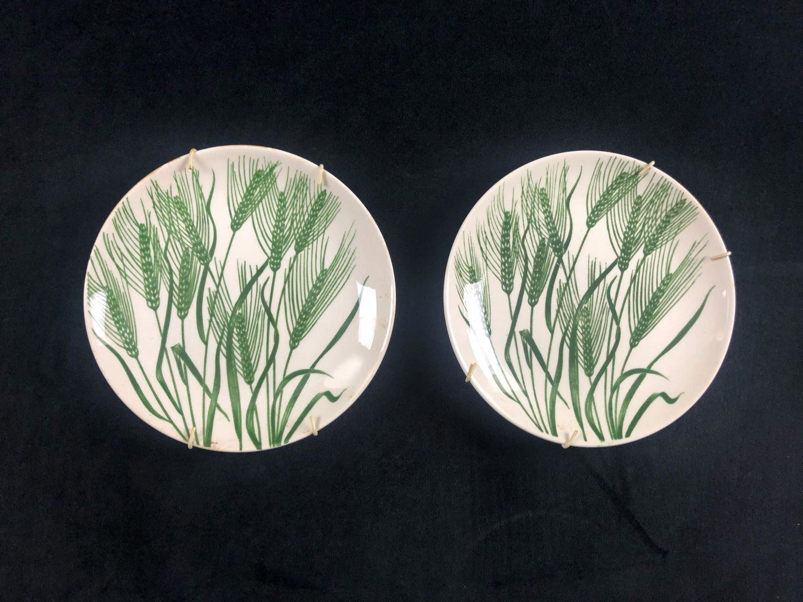 Vintage Homer Laughlin Green Wheat Americana Dinner: Vintage Homer Laughlin Green Wheat Americana Salad Plates 1950 Wall Hanging Dinnerware Ceramic Two vintage Homer Laughlin Green "Wheat Americana" dinnerware plate. This design began in 1954. These pla