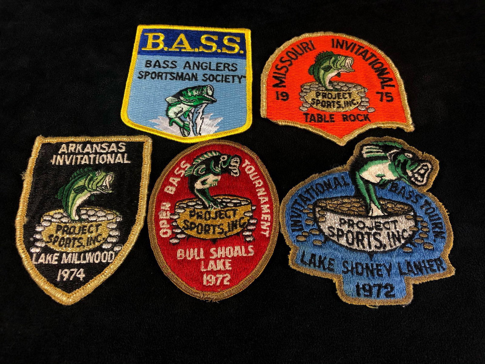 Vintage Lot of Five 1980's 1970's Bass Tournament: Vintage Lot of 1980's 1970's Bass Tournament Patches.This lot includes the following patches in very good condition : 1975 Missouri Invitational 1972 Bull Shoals Lake 1972 Lake Sidney Lanier 1974 Lake