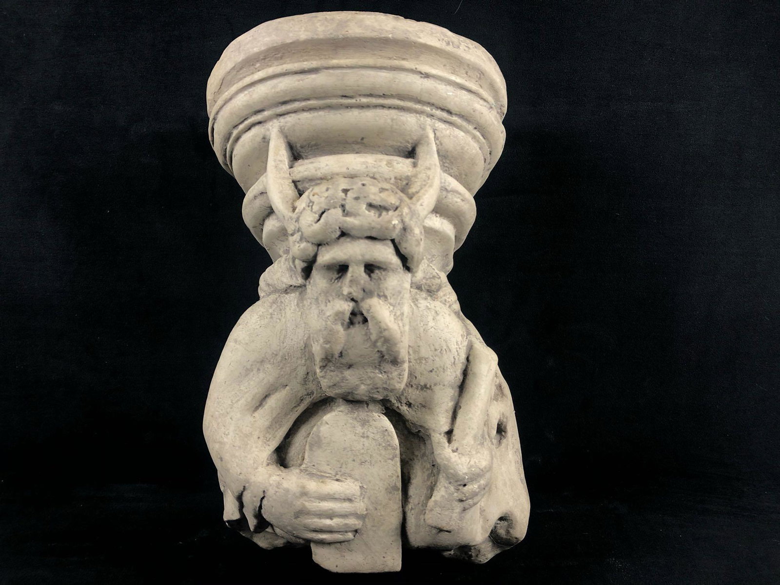 Vintage Rare Rosslyn Chapel Scotland Horned Mosses: Vintage Rare Rosslyn Chapel Scotland Horned Mosses Stone Cast Replica.This great piece is sure to strike up conversation.In great condition for its age includes notch for hanging. Measurements are 10 