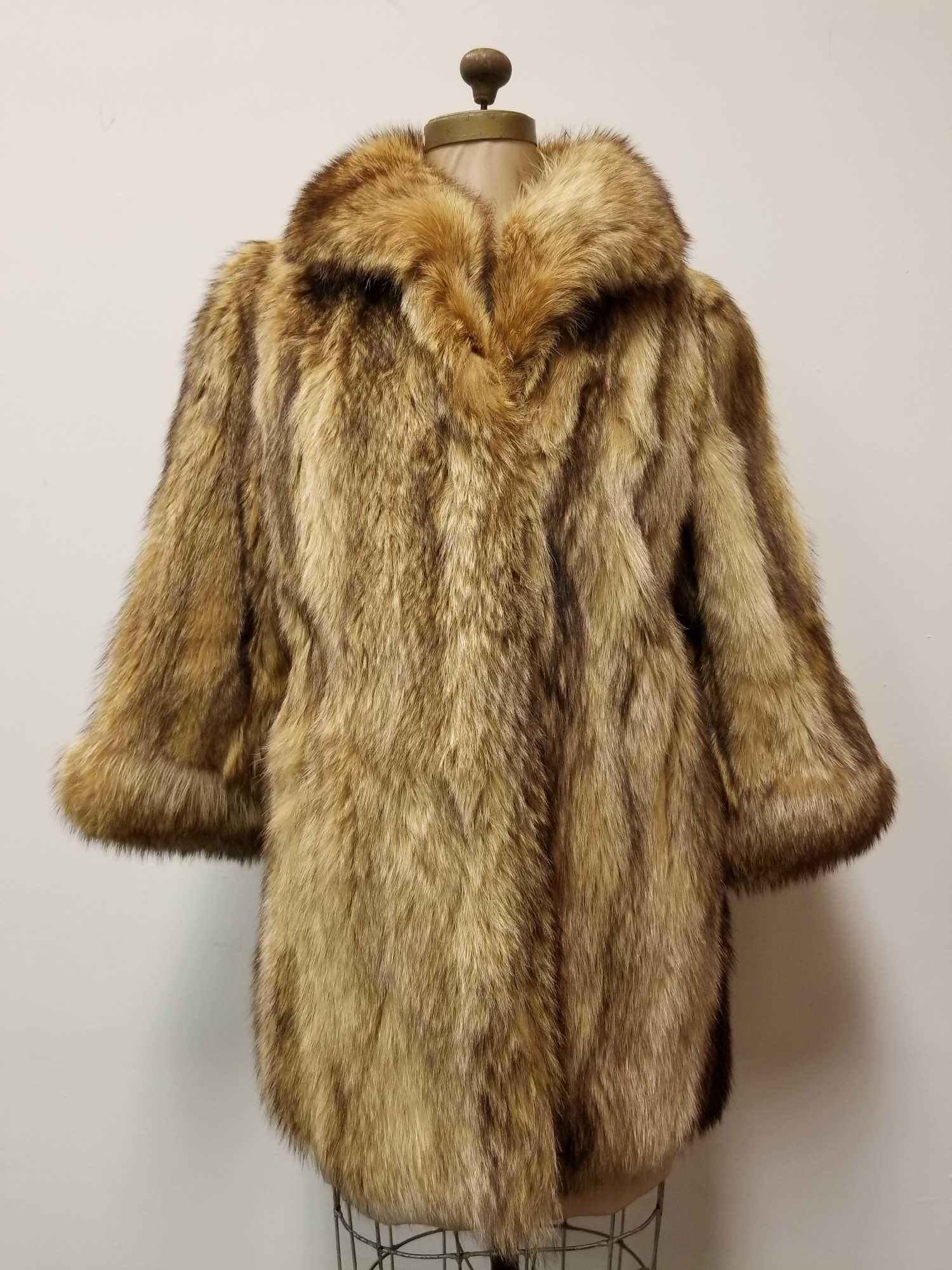 Lessard Et Rehel Fourrure INC Canadian Red Fox: Excellent condition/ Like New. Dark brown lining with a retro pattern. Clip and loop fastener. Approx Measurements: 33' Hem 25' Sleeve length 16' Shoulder 16 1/2' Back 18' Bust