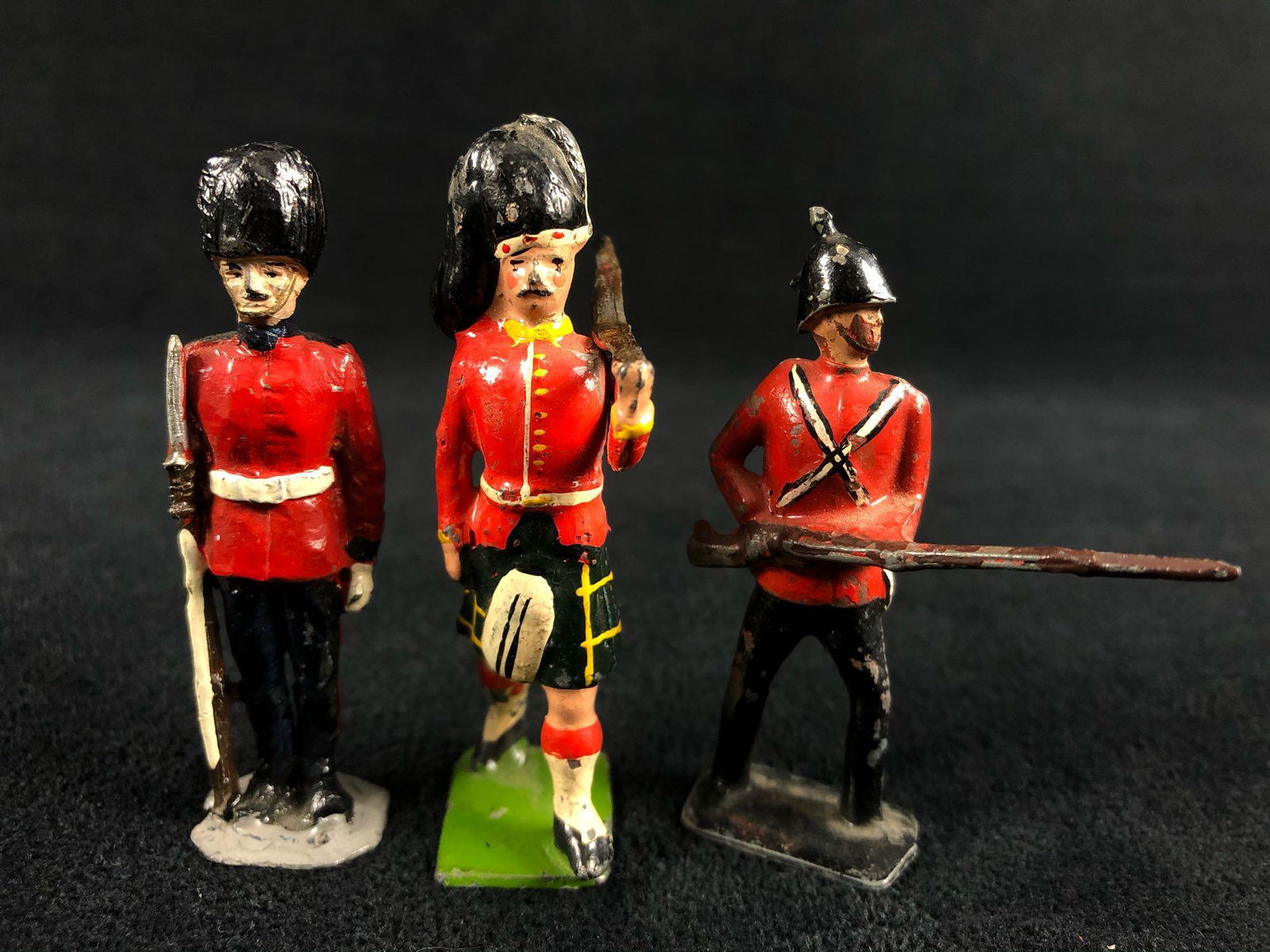 Antique Britains LTD Lead Hand Painted Civil War 2": Antique Britains LTD Lead Hand Painted Civil War 2" Soldiers Queens Royal Guard . This antique lot includes 3 hand painted figures in Good - Very Good Condition . Some with scrapes and paint chips .Pl