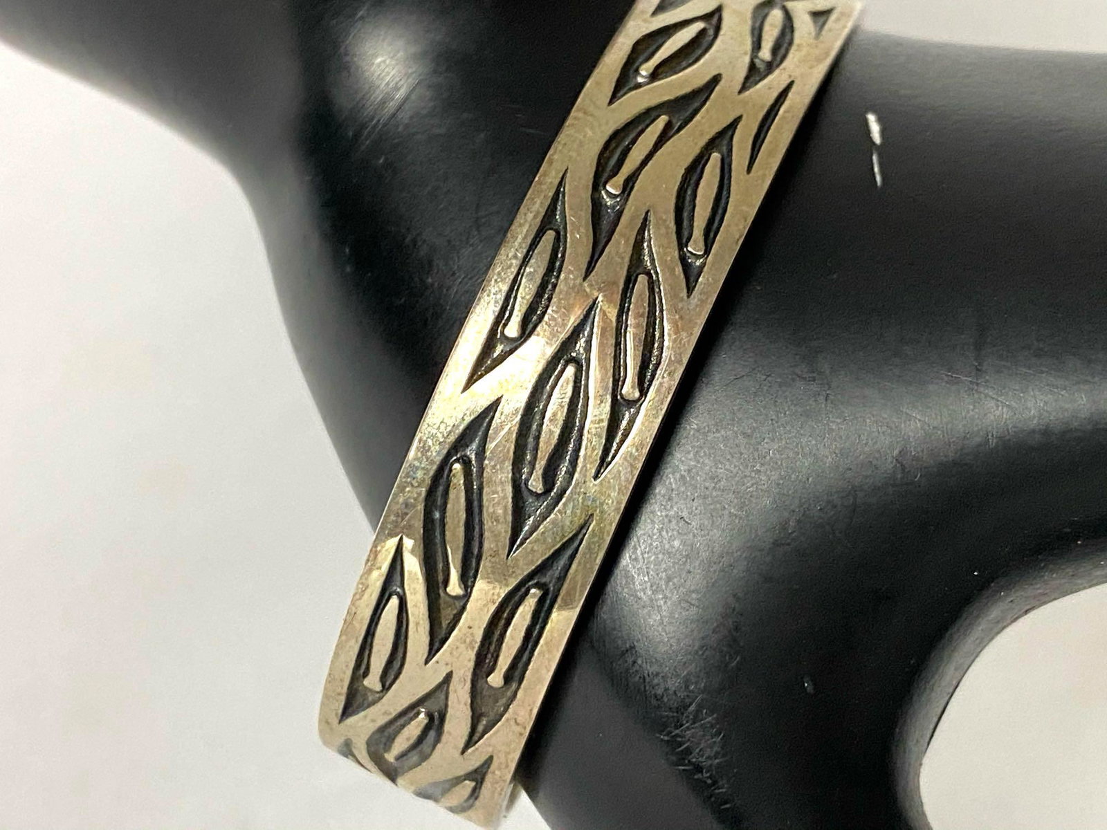 Sterling Metal Arts Group Sterling Silver " Fish Run": This used elegant Sterling Silver Fish Run Cuff Bracelet is in very good condition features a unique design by artist George Estrella inspired by the adaptable nature of fish. Designed by artist Georg