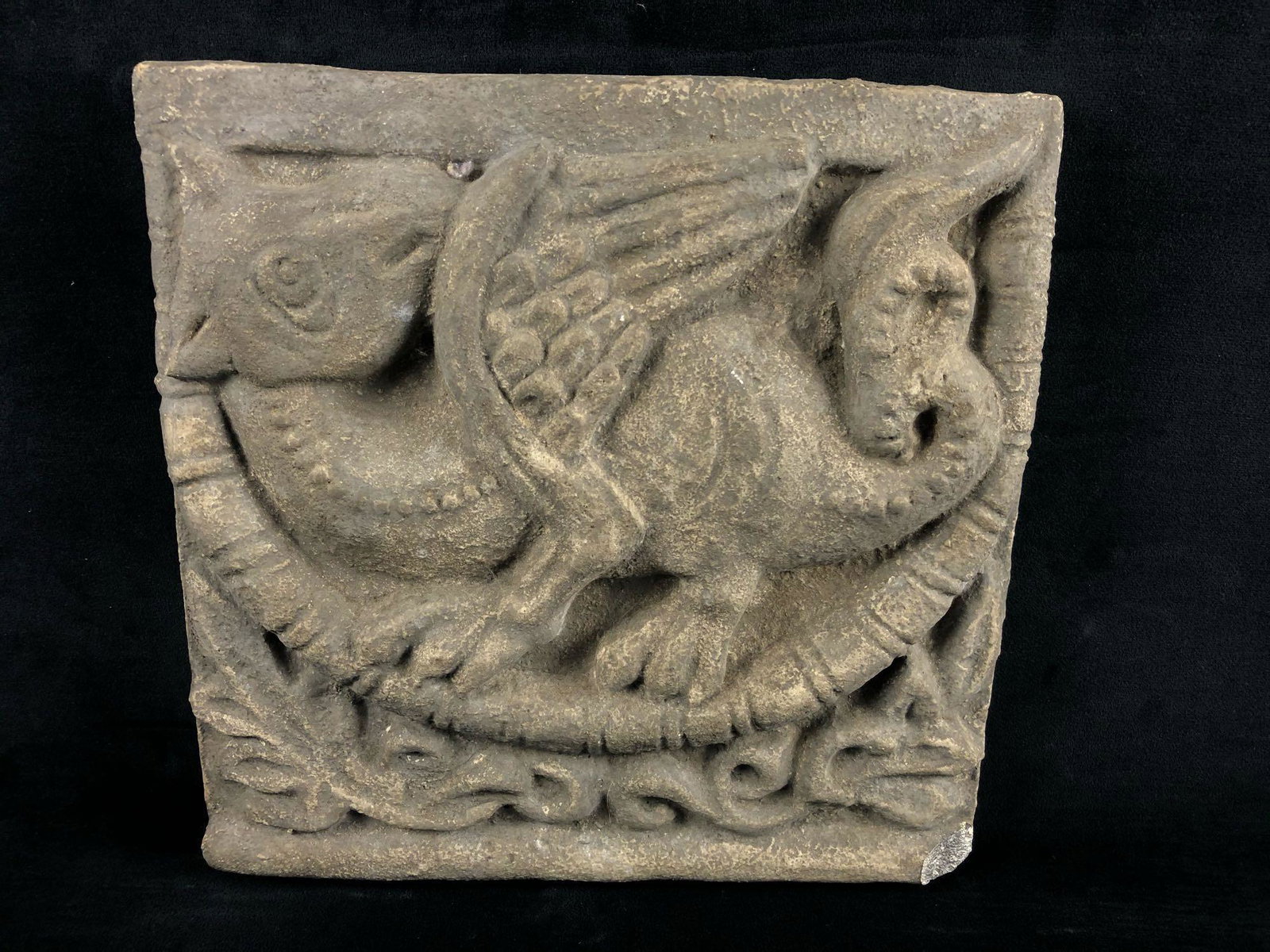 Vintage Rare Rosslyn Chapel Scotland Winged Dragon: Vintage Rare Rosslyn Chapel Scotland Winged Dragon Stone Cast Replica.This great piece is sure to strike up conversation.In great condition for its age does have a chip bottom left hand corner as pict