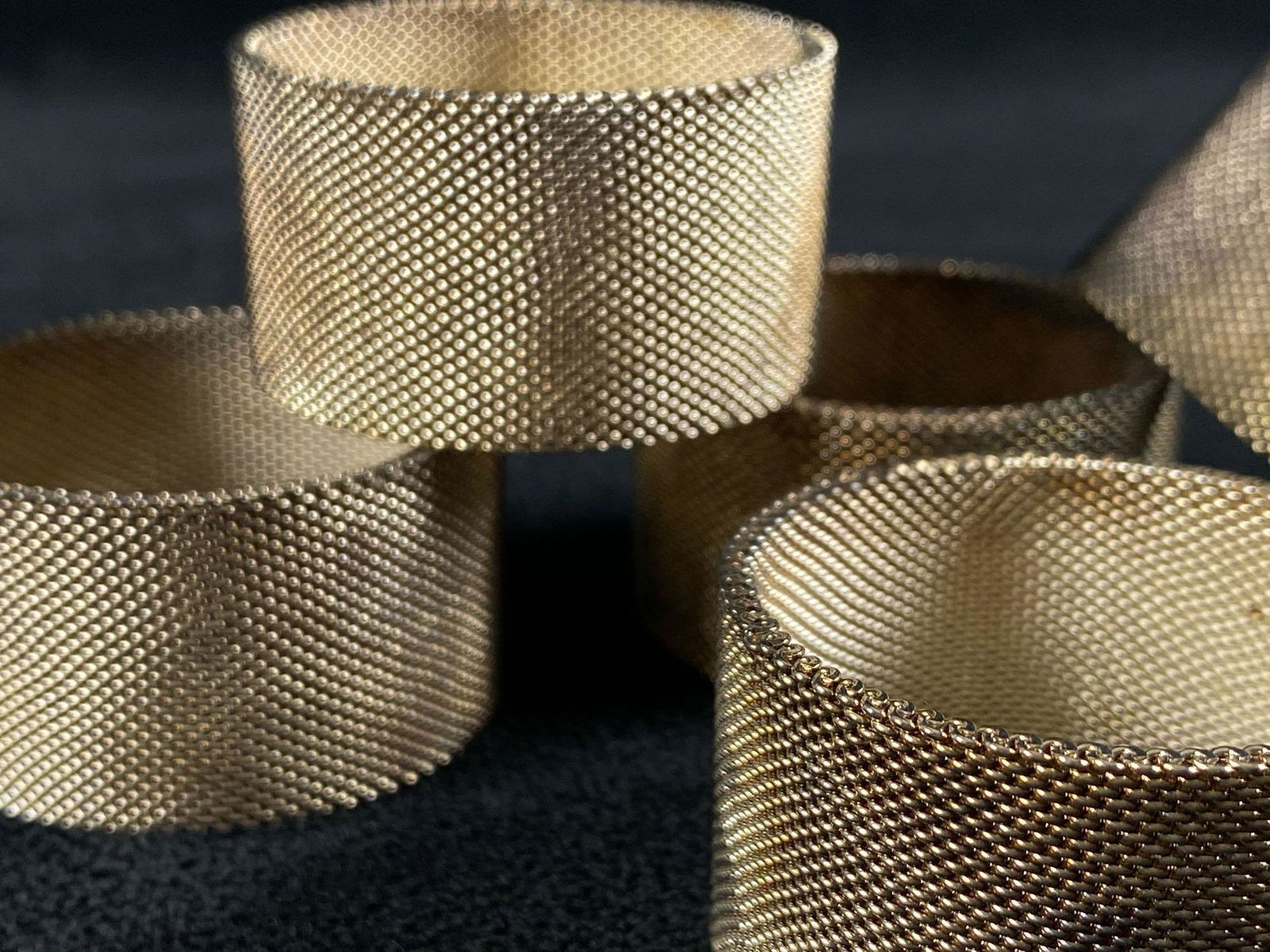 Vintage Mesh Design Silver Plated Napkin Ring Holders: Vintage Mesh Design Silver Plated Napkin Ring Holders Lot Of 5. These cool mesh napkin ring holders are in great condition ,just in need of a light polish 1.75 round 1" wide each lot of 5
