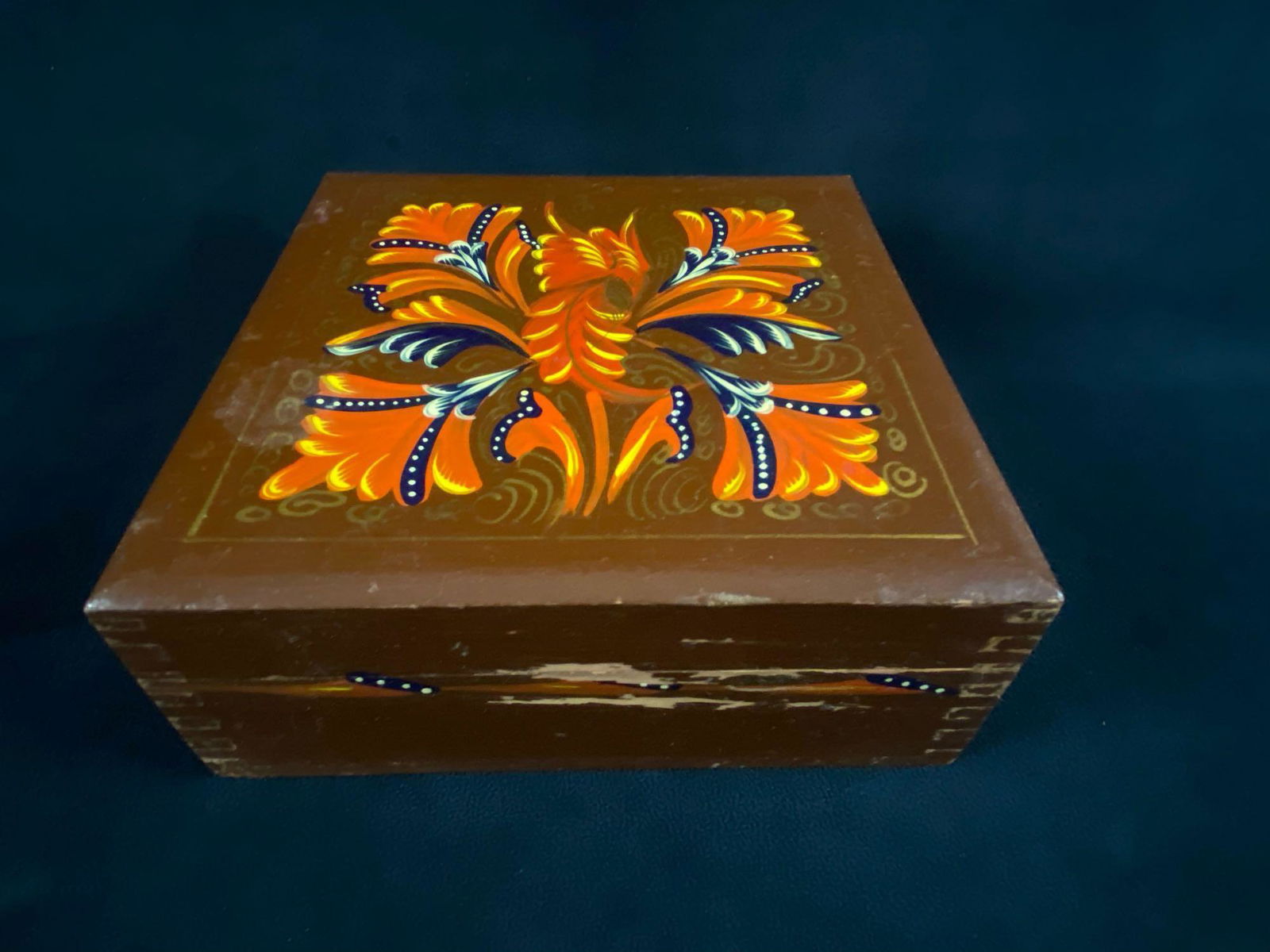 Vintage Disney World Hand Painted Wood Cigar Box /: Vintage Disney world Hand Painted Wood Cigar Box / Trinket Box . This 1970's Cigar Box is in good condition with some paint loss along the sides. Measurements are 7.5" x 7.5" x 3" 14 oz