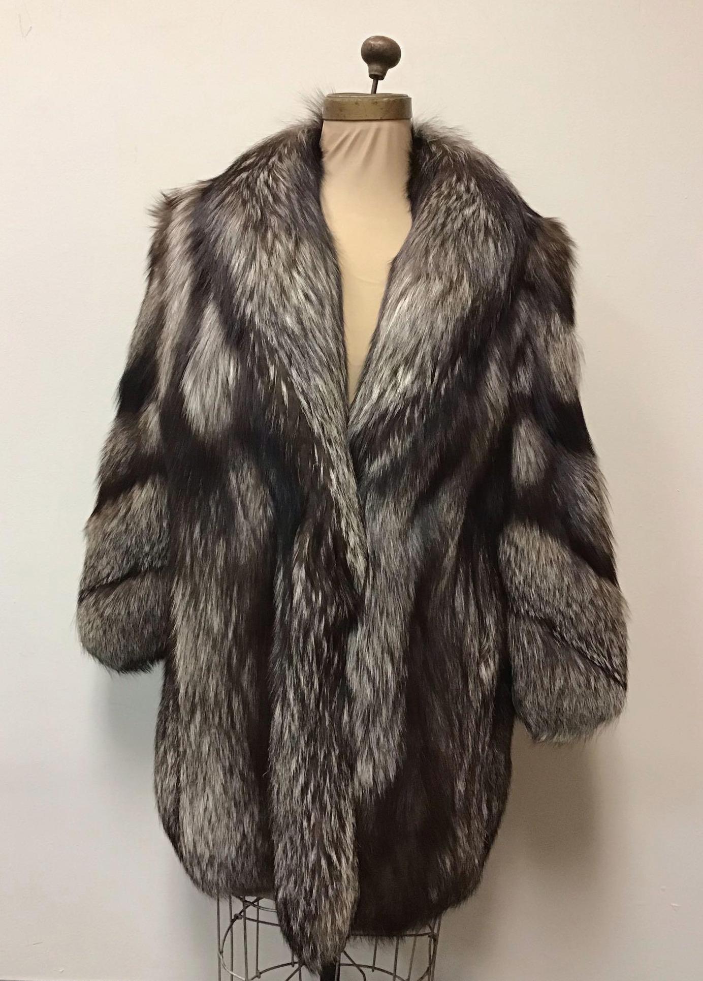 Silver Fox Fur Coat Jacket Vintage Fashion (1 of 7)