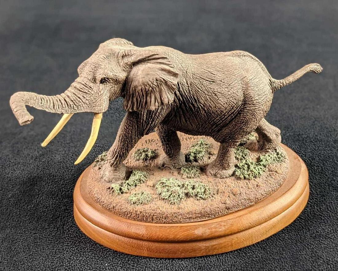 Smithsonian African Bush Elephant Sculpture Cold Cast: Smithsonian African Bush Elephant Sculpture Cold Cast Bronze Statue By Neal Deaton. Limited Edition #5354 out of #15,000. Signed by the artist. Is a 1/48th scale model of the largest specimen ever rec