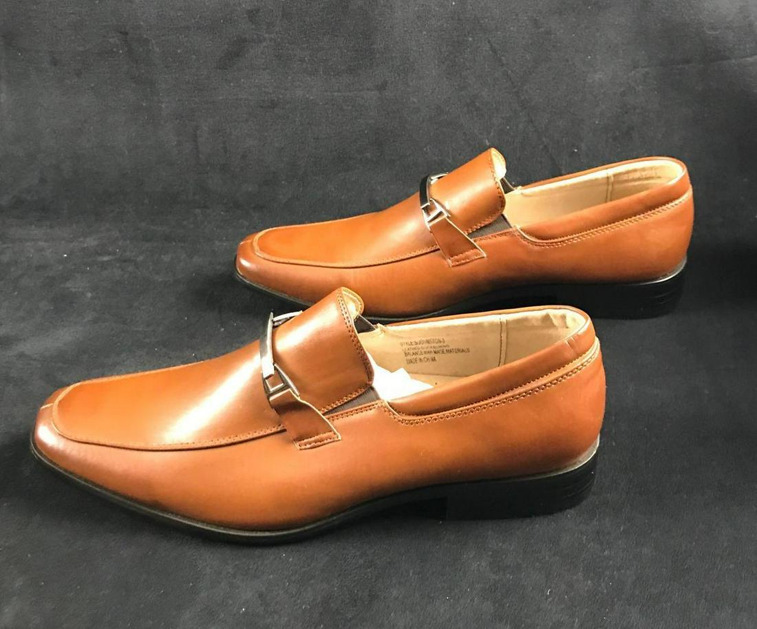 Adolfo Mens Johnston 3 Dress Shoes 9: These medium-width dress shoes add a touch of class to any outfit, featuring an elegant vegan leather exterior with genuine leather lining. Shoes are in good, unused condition with some wearing on the