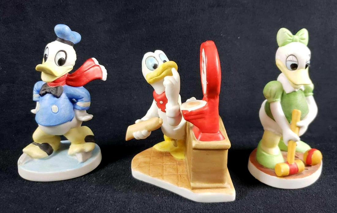 Lot of 3 Vintage Walt Disney Productions Matte Ceramic: Lot of 3 Vintage Walt Disney Productions Matte Ceramic Donald and Daisy Duck Figurines. This lot of 3 figurines is in good used condition. Only 1 figurine has a known chip (noted below). The figurines