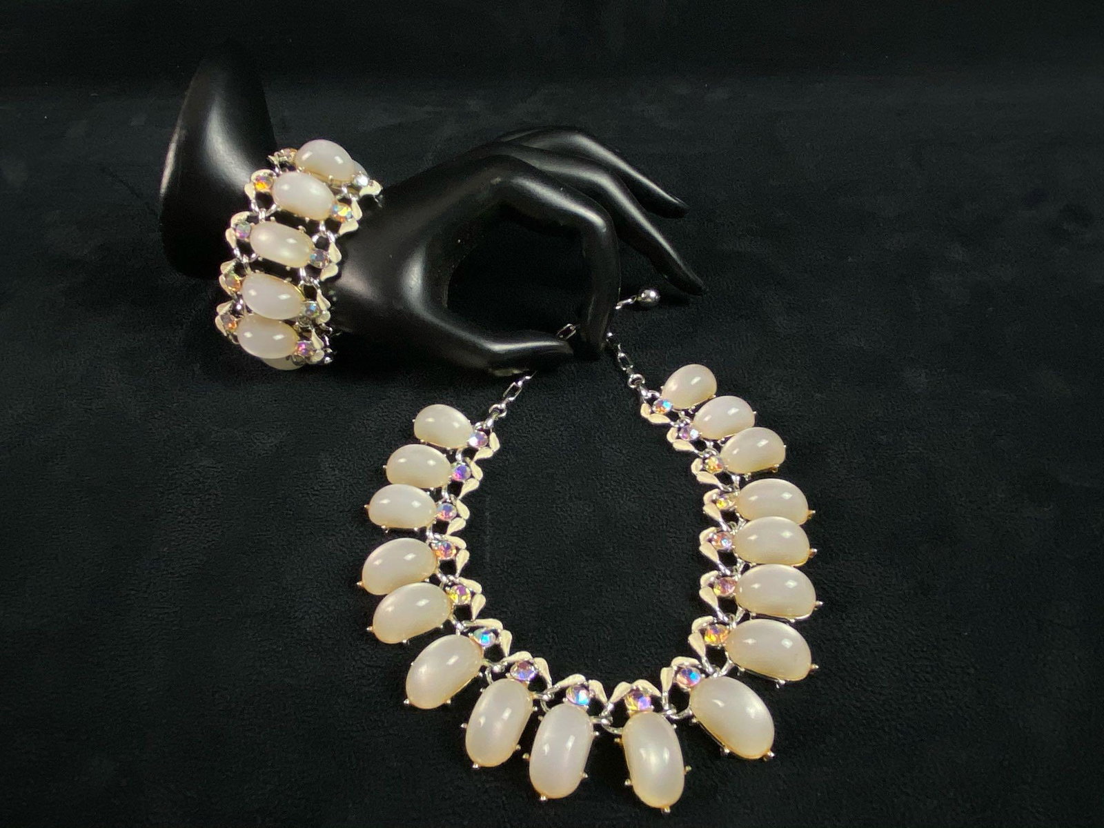 Vintage Iridescent Crystal White Enamel Moon Glow: Vintage Iridescent Crystal White Enamel Moon Glow Choker Necklace & Bracelet This vintage item has been tested and researched prior to listing. Please view all our pictures they are part of our descri