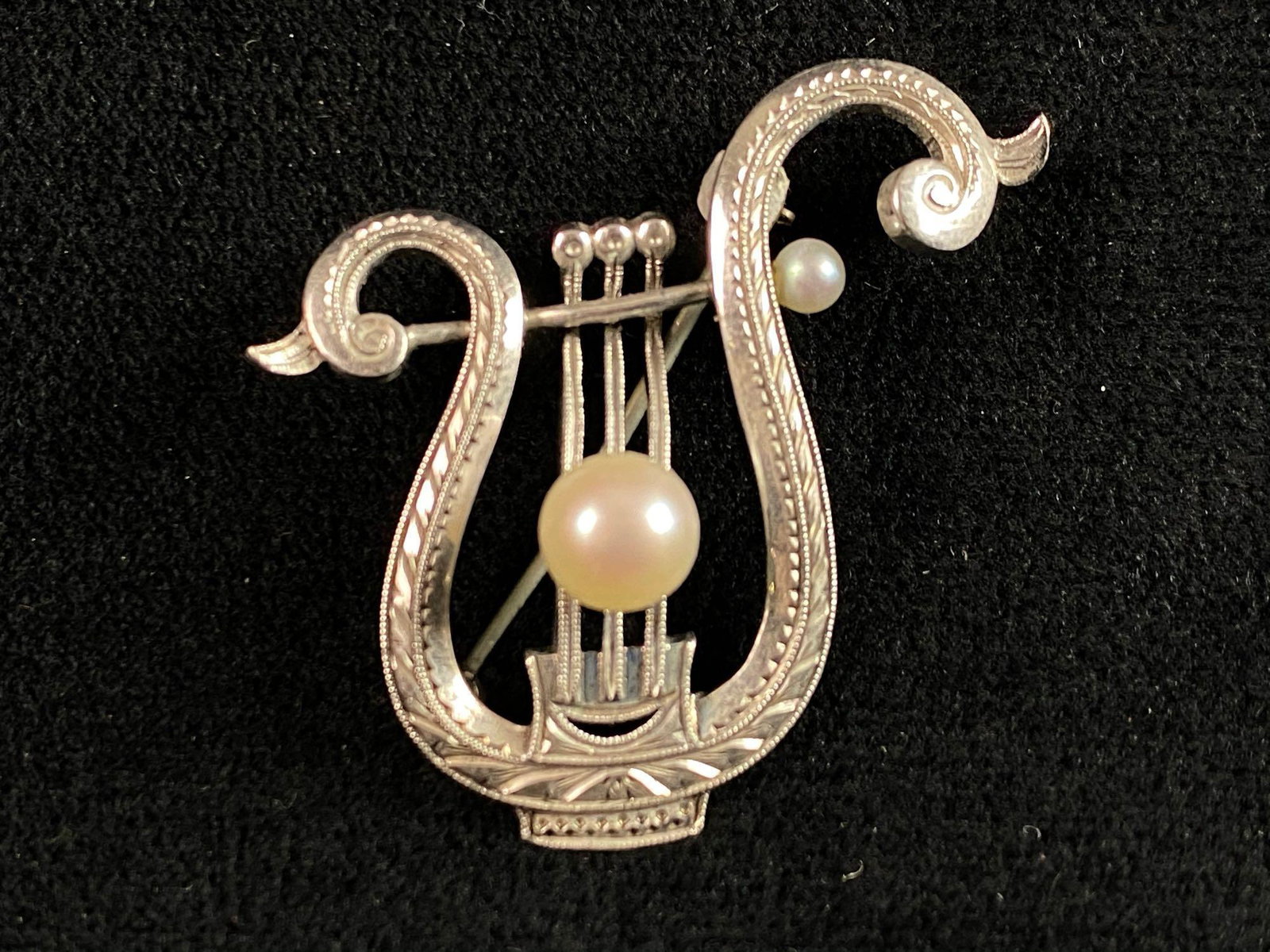Rare Vintage Signed Mikimoto Lyre Harp Filigree Akoya: Rare Vintage Signed Mikimoto Lyre Harp Filigree Akoya Pearl Sterling Silver Brooch All our vintage - antique jewelry pieces are tested and researched prior to listing. Please view all our pictures the