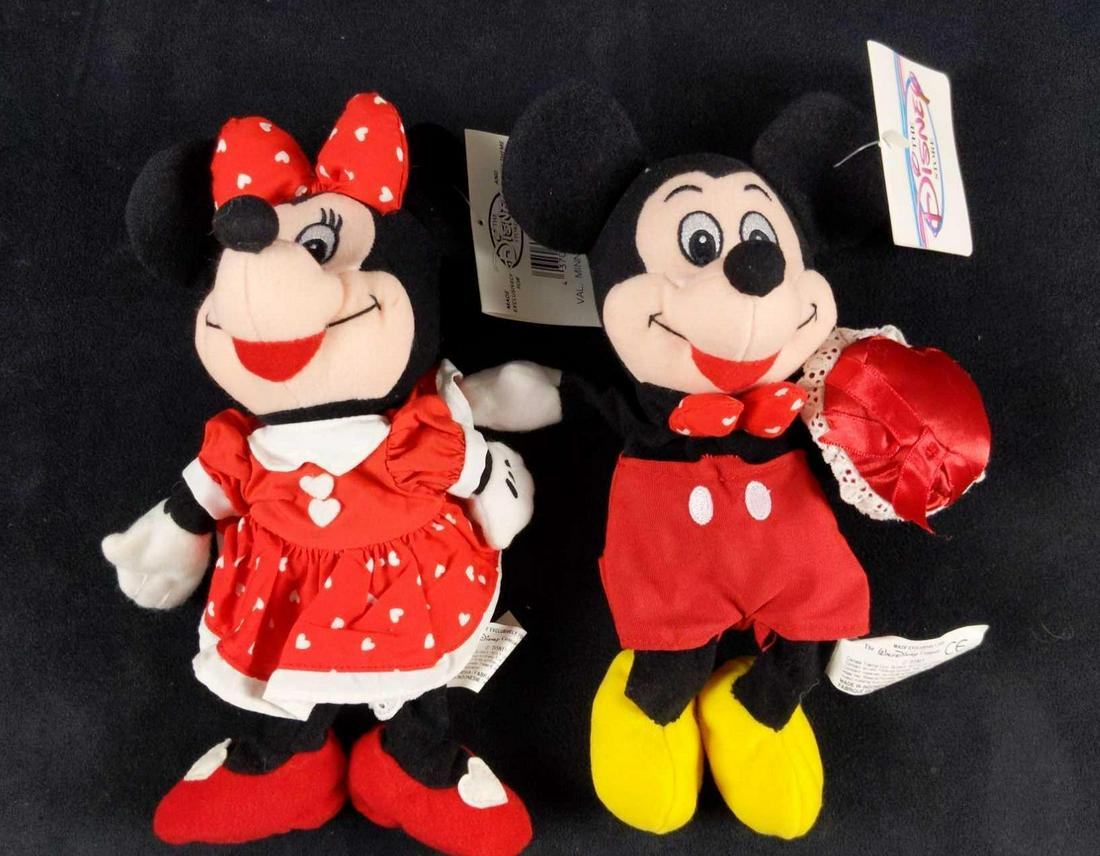 Disney Store Valentine Mickey And Minnie Bean Bag: Valentine Mickey And Minnie Mouse Bean Bag Dolls originally sold at the Disney Store. Cute dolls are approx 6" x 9" and have no known damage.