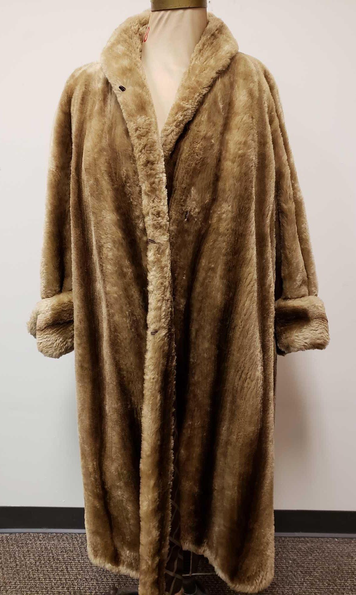 Coplins of Milwaukee Shearling Fur Coat (1 of 7)
