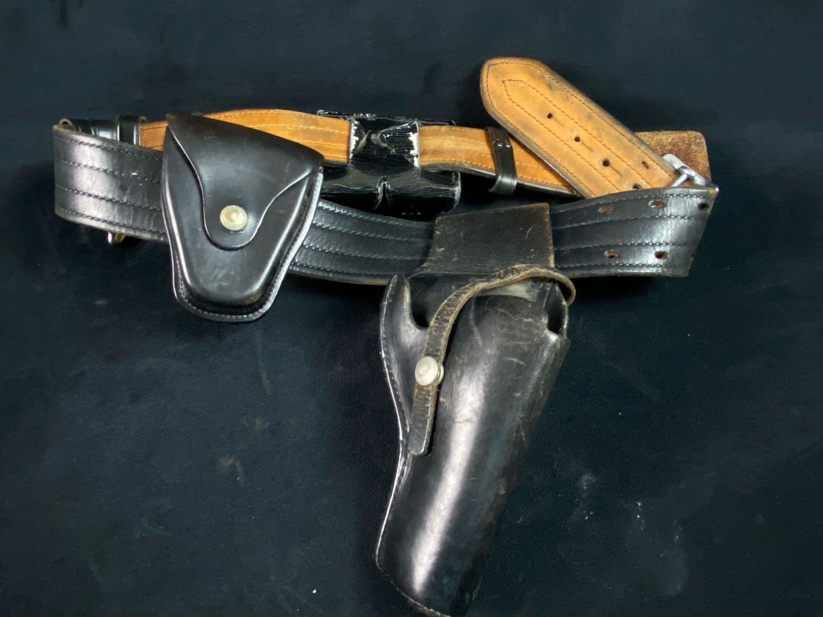 Full Size Vintage Don Hume Leather Police Utility Belt: Vintage Don Hume Leather Police Utility Belt & Accessory's This high quality police belt is in good condition includes the following SD Myers 7" Gun Holster SD Myers Cuff Case Key Ring Hume Ammo Pouch