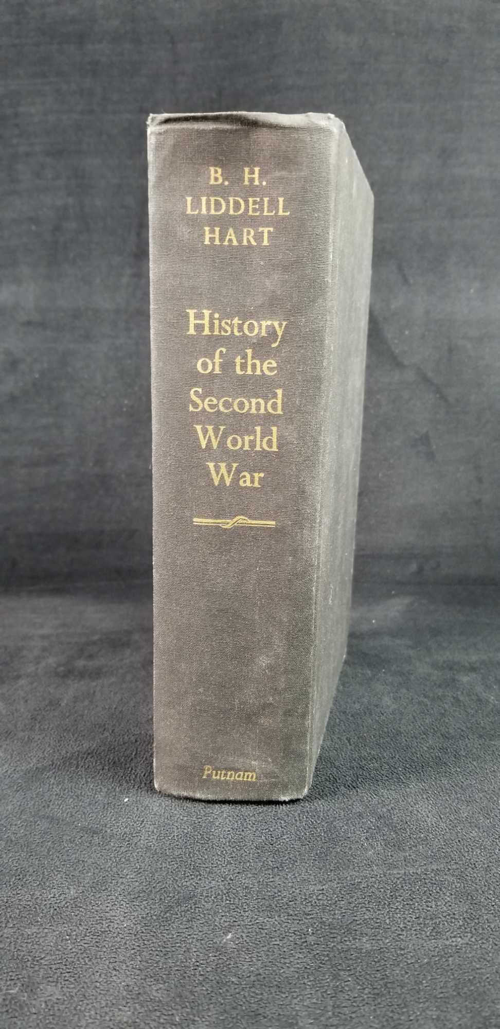 History of the Second World War B H Liddell Hart Book: History Of The Second World War, by B. H. Liddell Hart, 1970, Published by G. P. Putnam's Sons New York.Hardcover in good vintage condition, with some shelf ware, inscribed, some foxing, and no known 