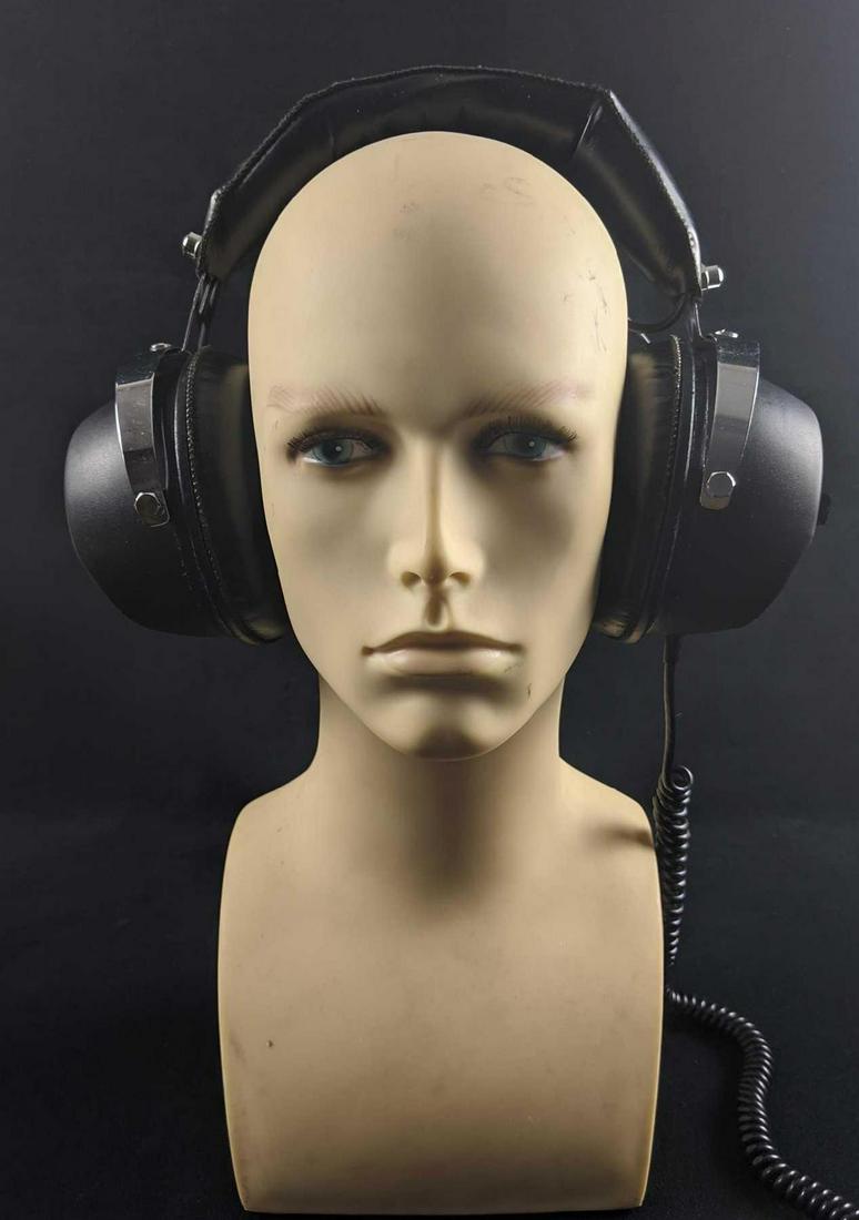 Vintage Alaron B 56 Stereo Radio Headphones: Vintage Alaron B-56 Stereo Radio Headphones in their original box and with its original registration card. Headphones are in good, vintage condition with only light wear. Box is slightly warped due to