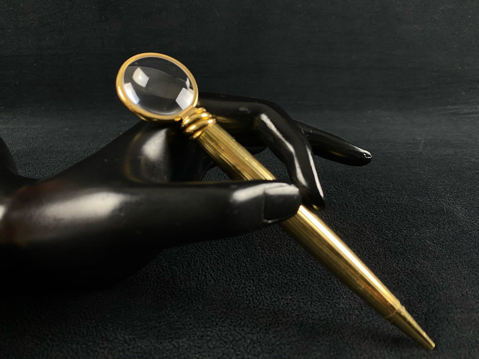 Cartier Limited Edition 290/1000 Gold Plated Ballpoint: Cartier Limited Edition 290/1000 Gold Plated Ballpoint With Magnifying Glass / Loup This authentic rare Cartier pen with all the right markings as shown in pictures is in good used condition,with some