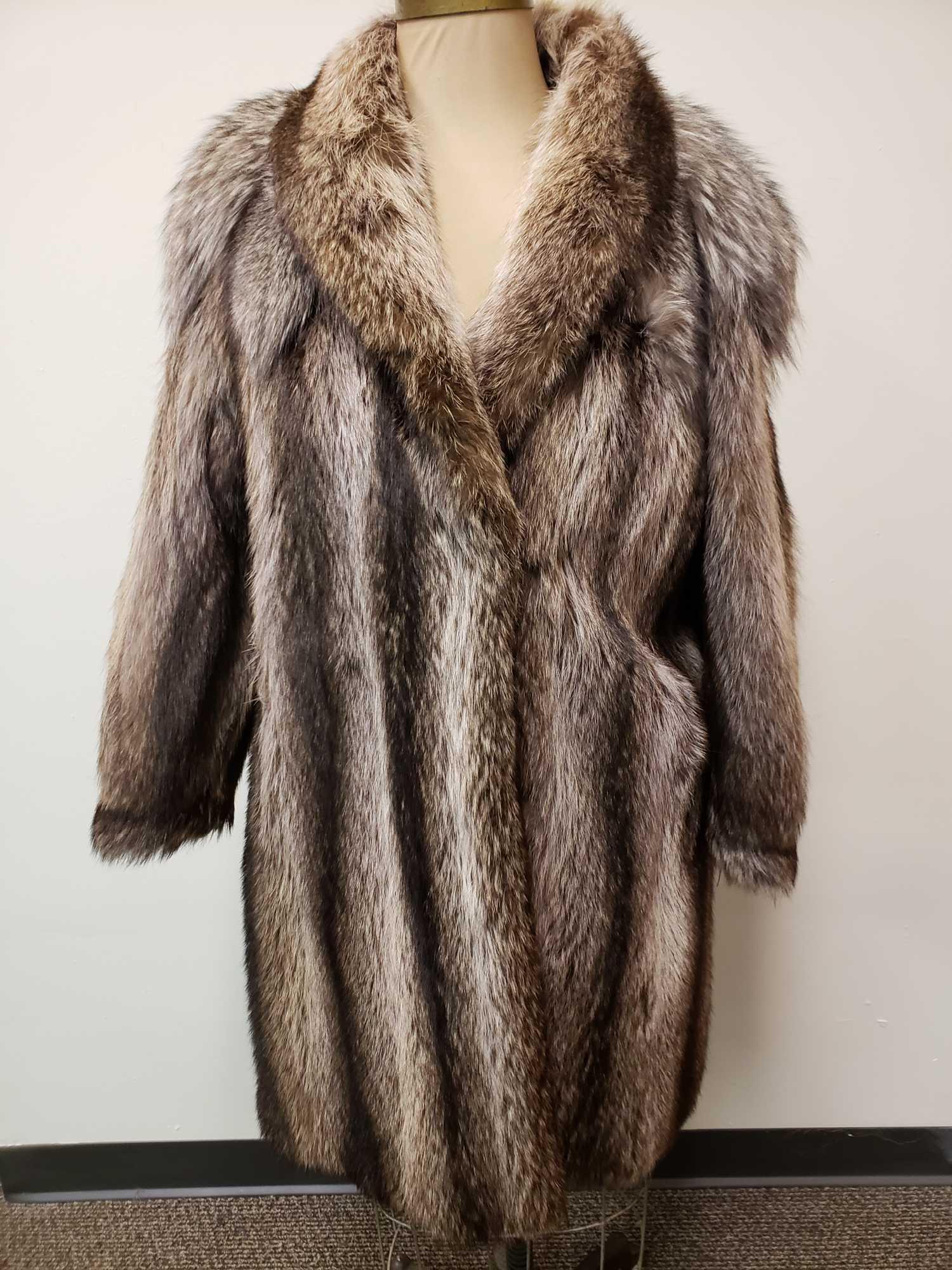 Fur Town Canadian Silver Fox and Raccoon Fur Coat: Fur Town Canadian Silver Fox and Raccoon Fur Coat. This fur coat is in great used condition. The coat has no interior or exterior signs of damage to it. The coat has a black fabric interior lining wit
